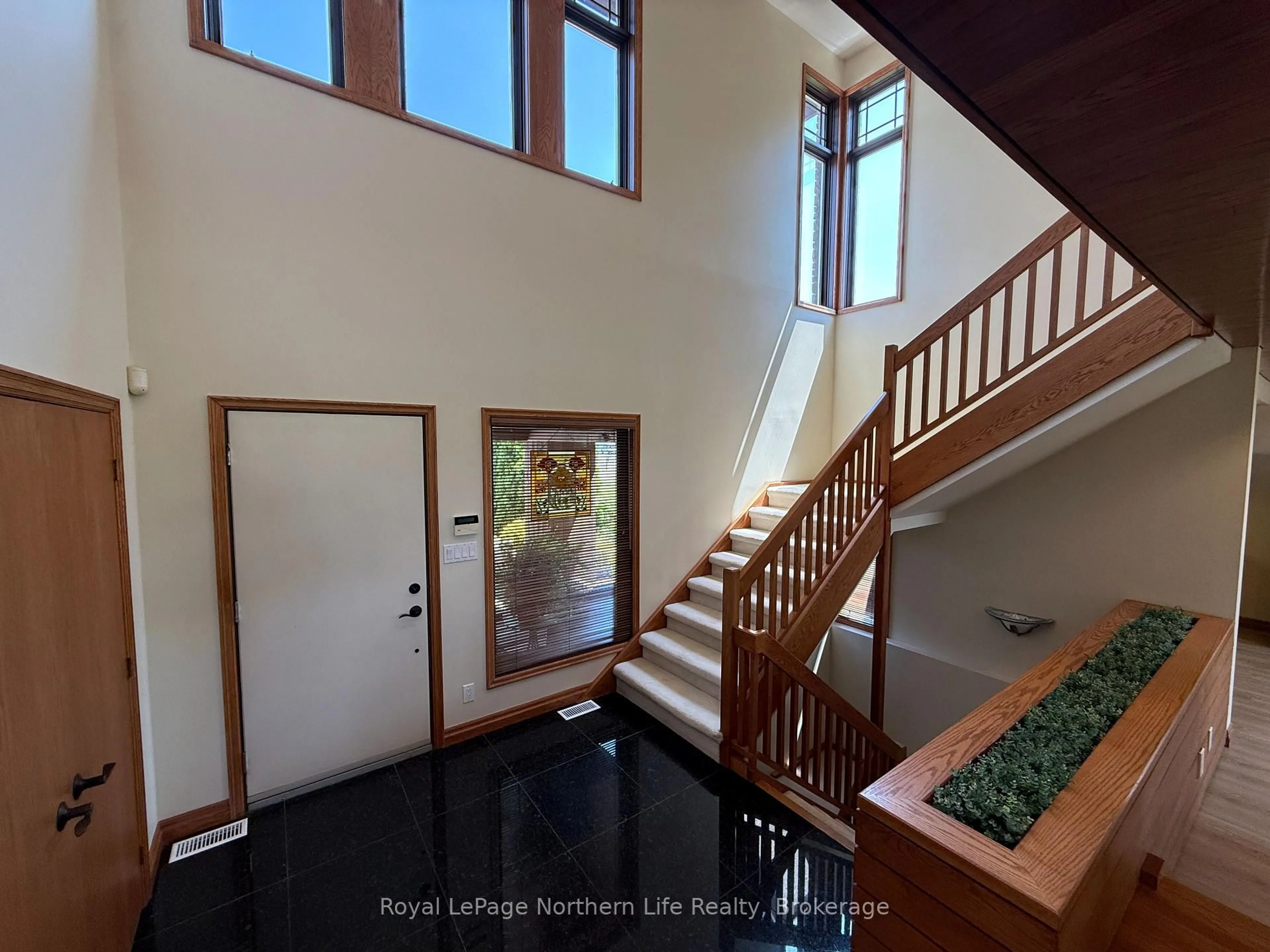 Indoor foyer for 451 Champagne Rd, West Nipissing Ontario P2B 2L9