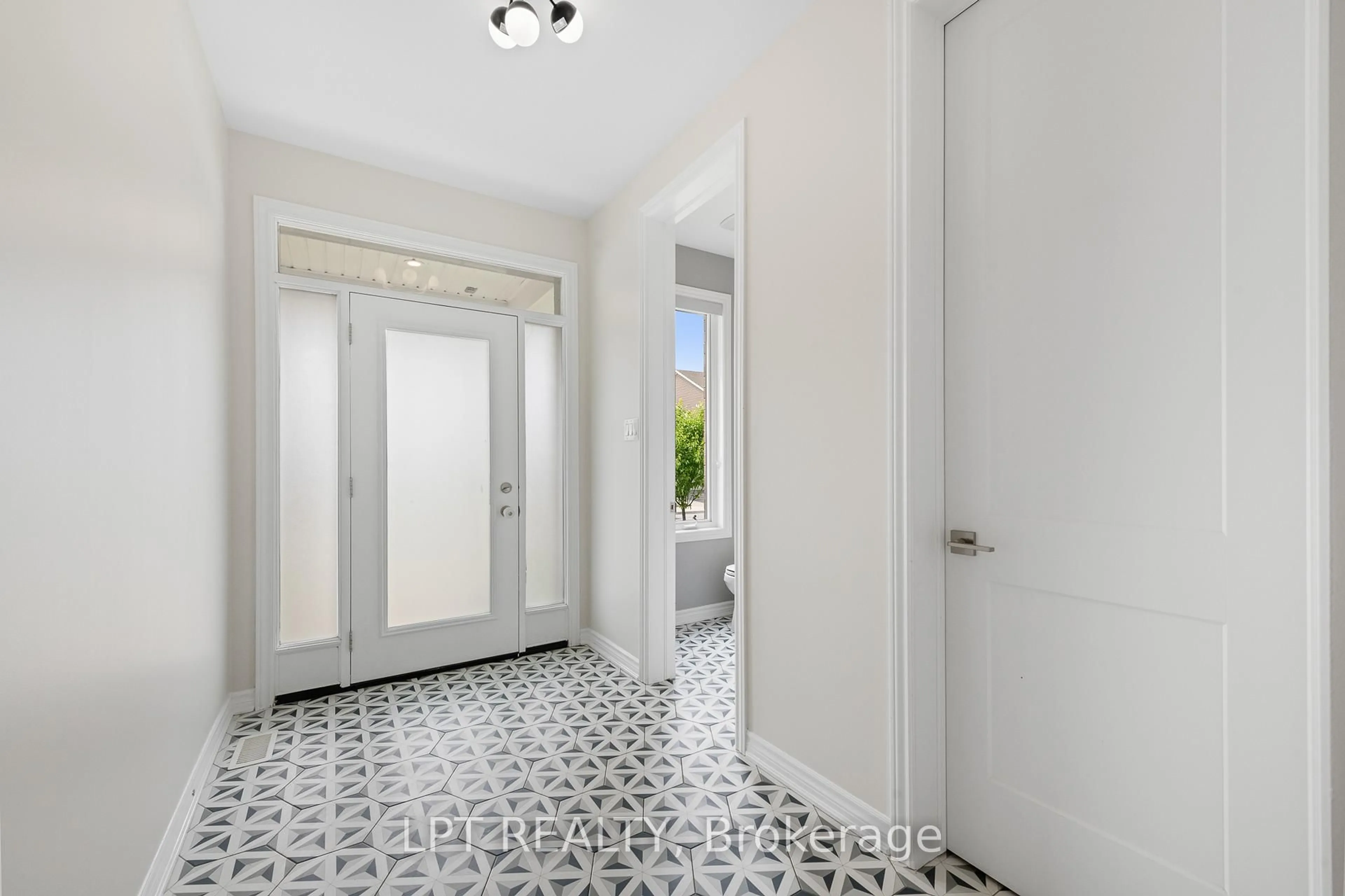 Indoor entryway for 165 Celestial Grve, Ottawa Ontario K2J 6R6
