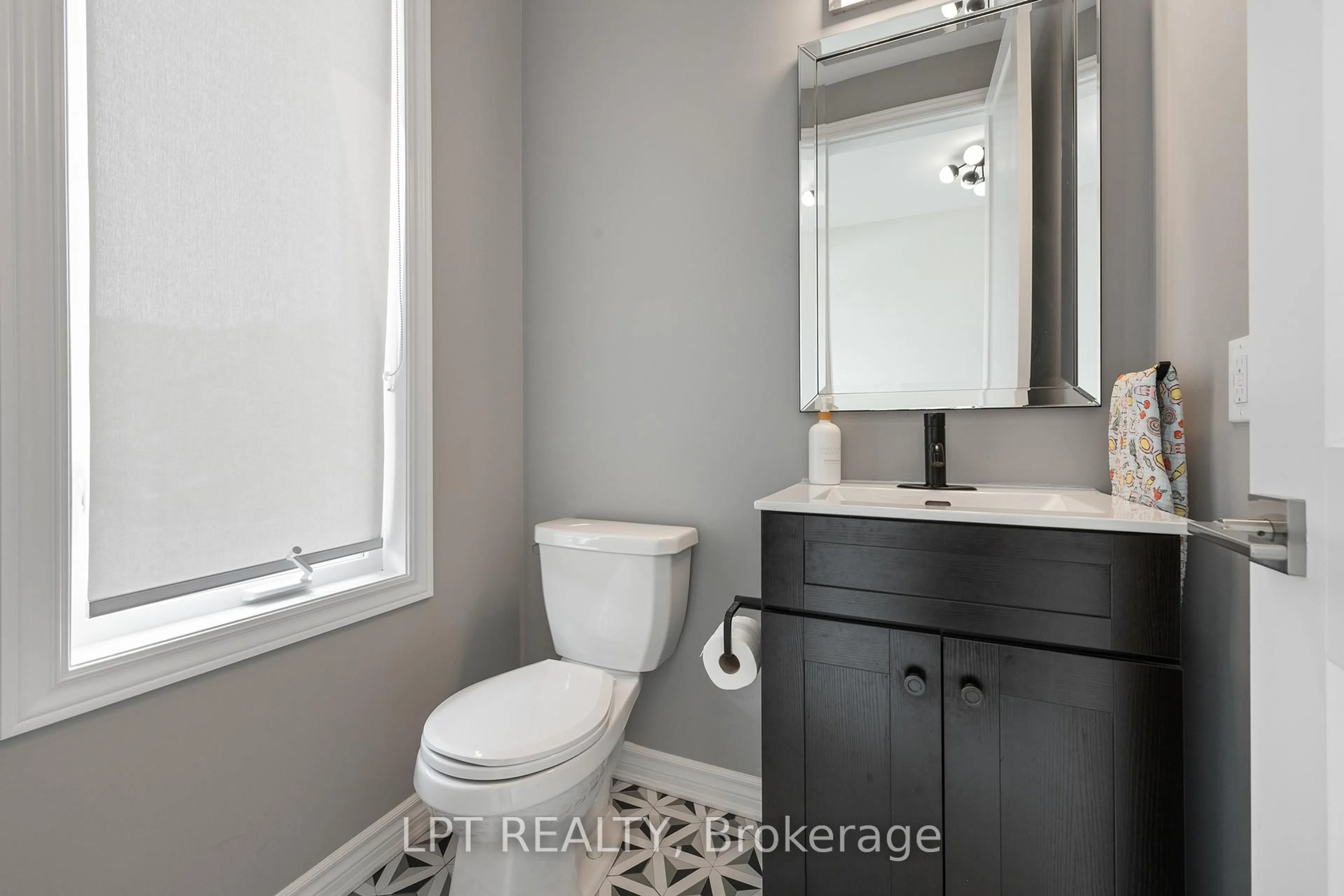 Standard bathroom, ceramic/tile floor for 165 Celestial Grve, Ottawa Ontario K2J 6R6