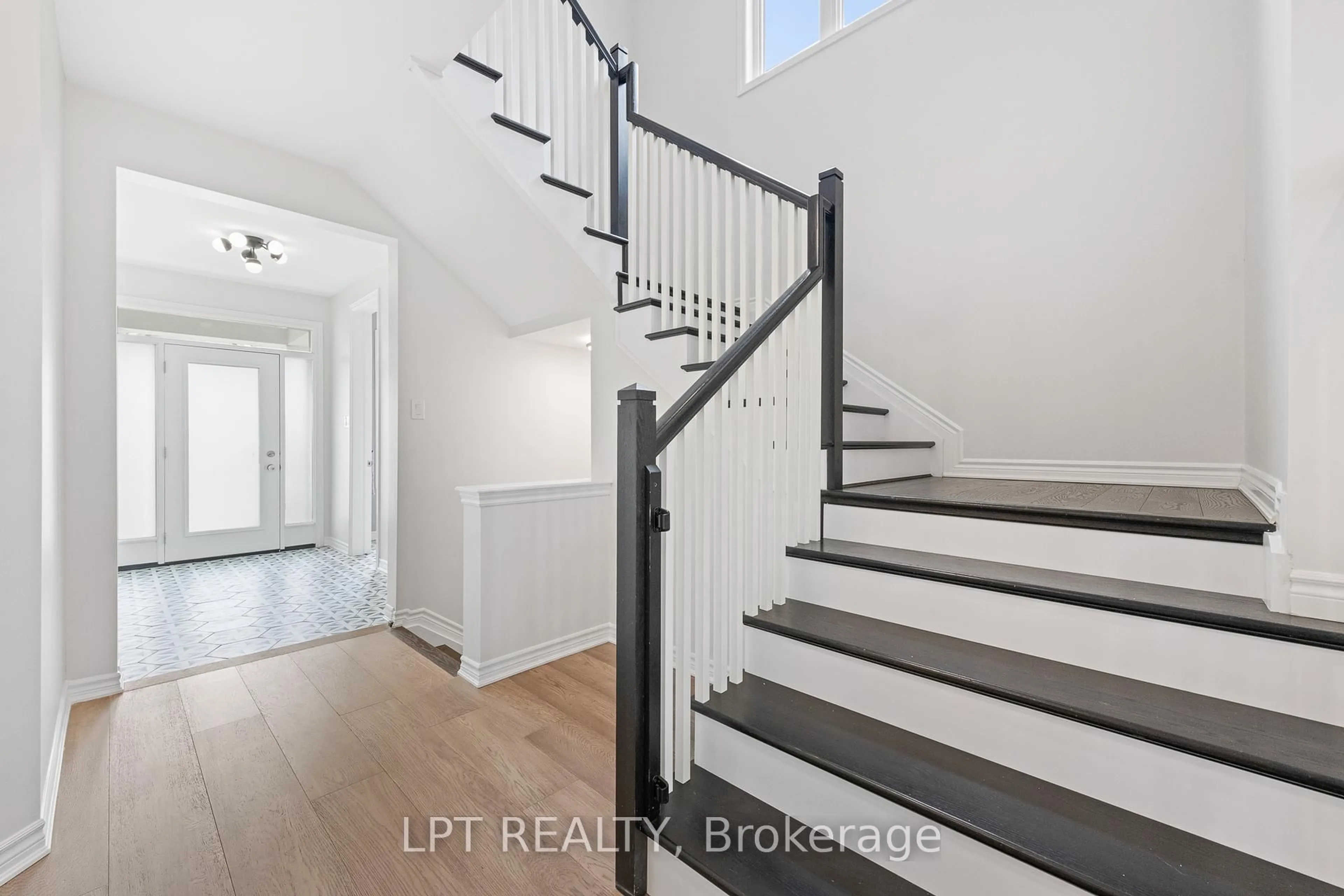 Indoor entryway for 165 Celestial Grve, Ottawa Ontario K2J 6R6