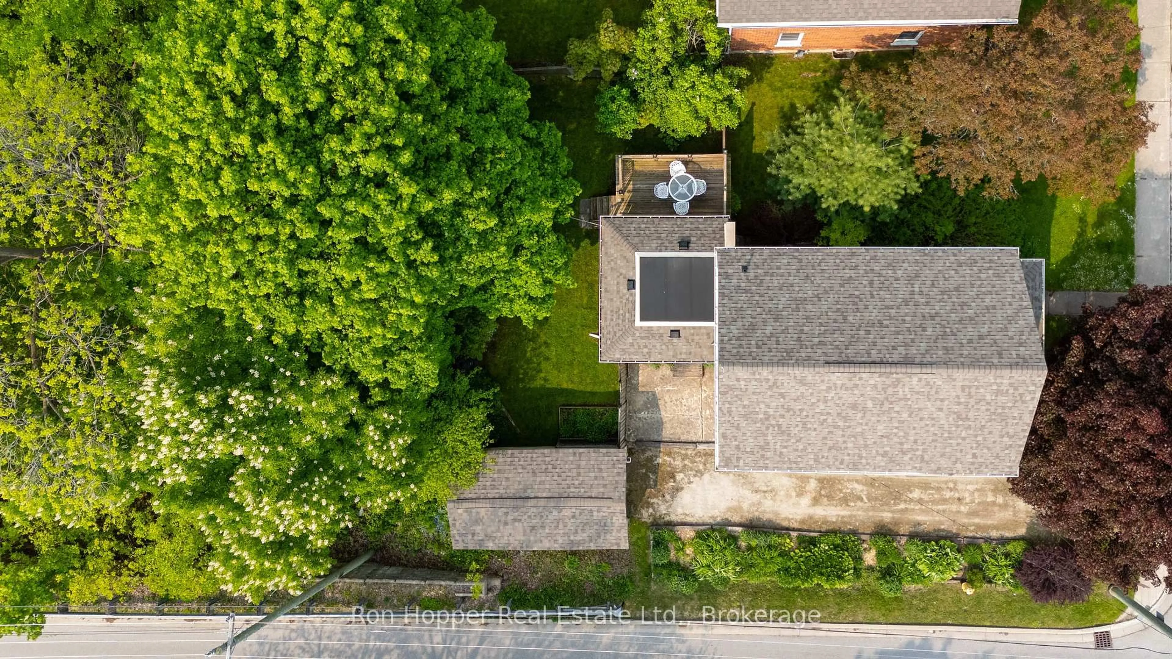 A pic from outside/outdoor area/front of a property/back of a property/a pic from drone, street for 695 9th St, Owen Sound Ontario N4K 1P8