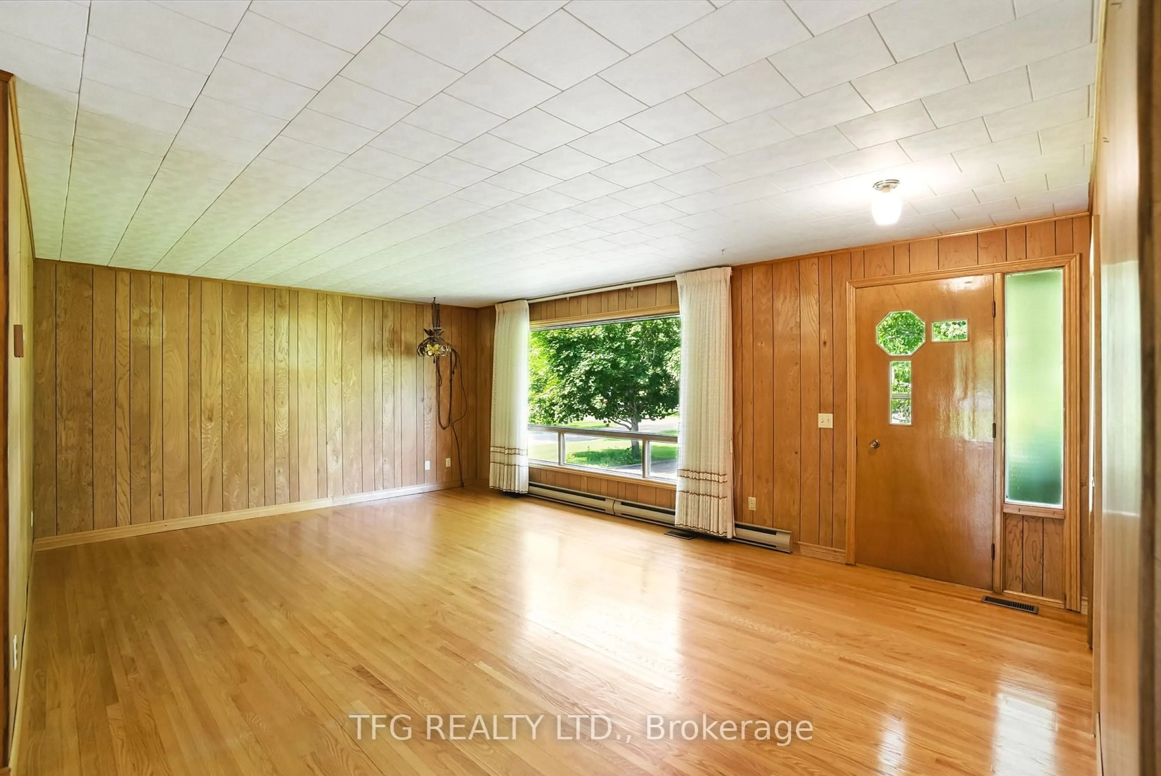 A pic of a room for 73 Cameron St, Limoges Ontario K0K 2M0