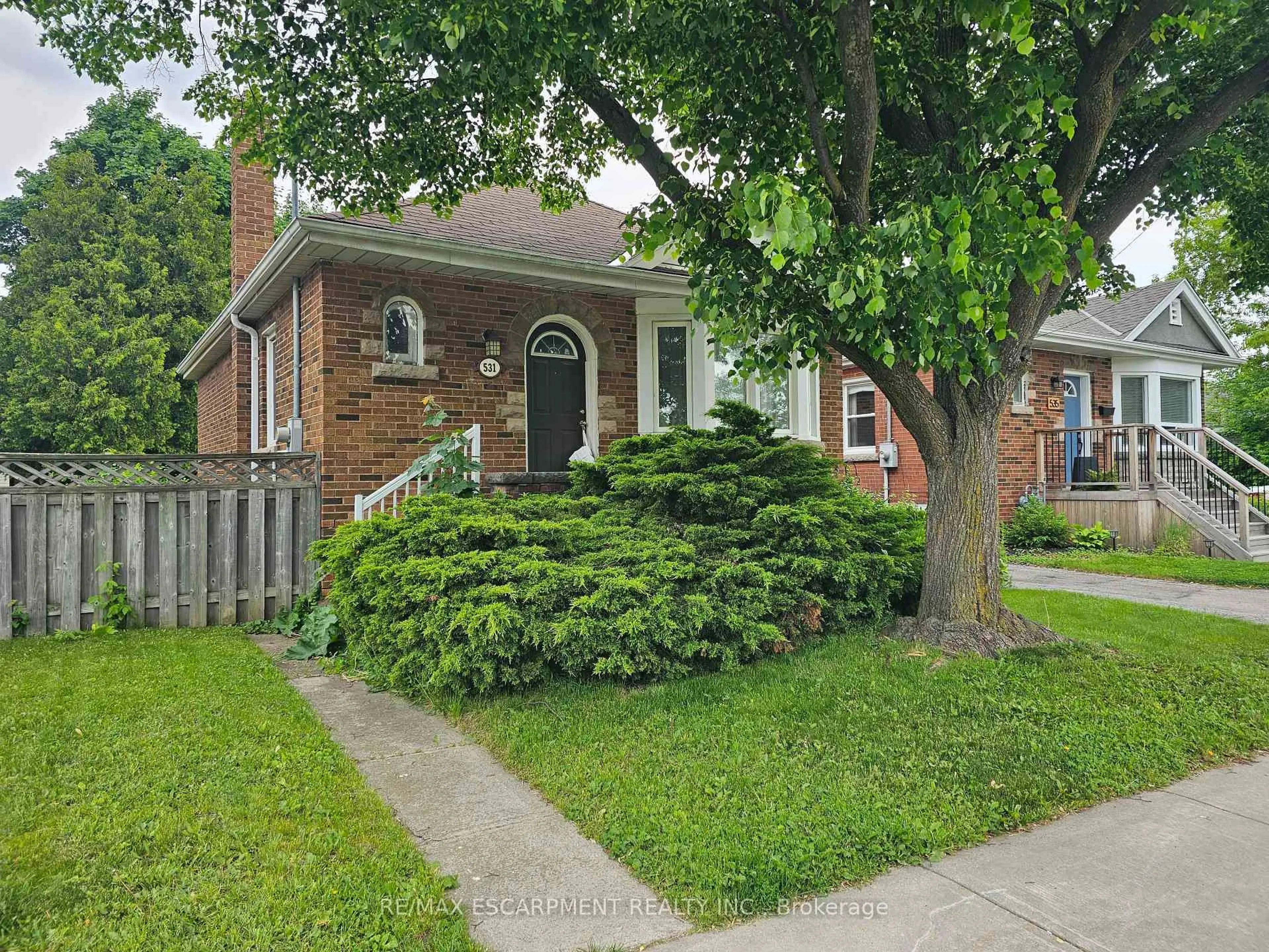 Home with brick exterior material, street for 531 Queensdale Ave, Hamilton Ontario L8V 1L1