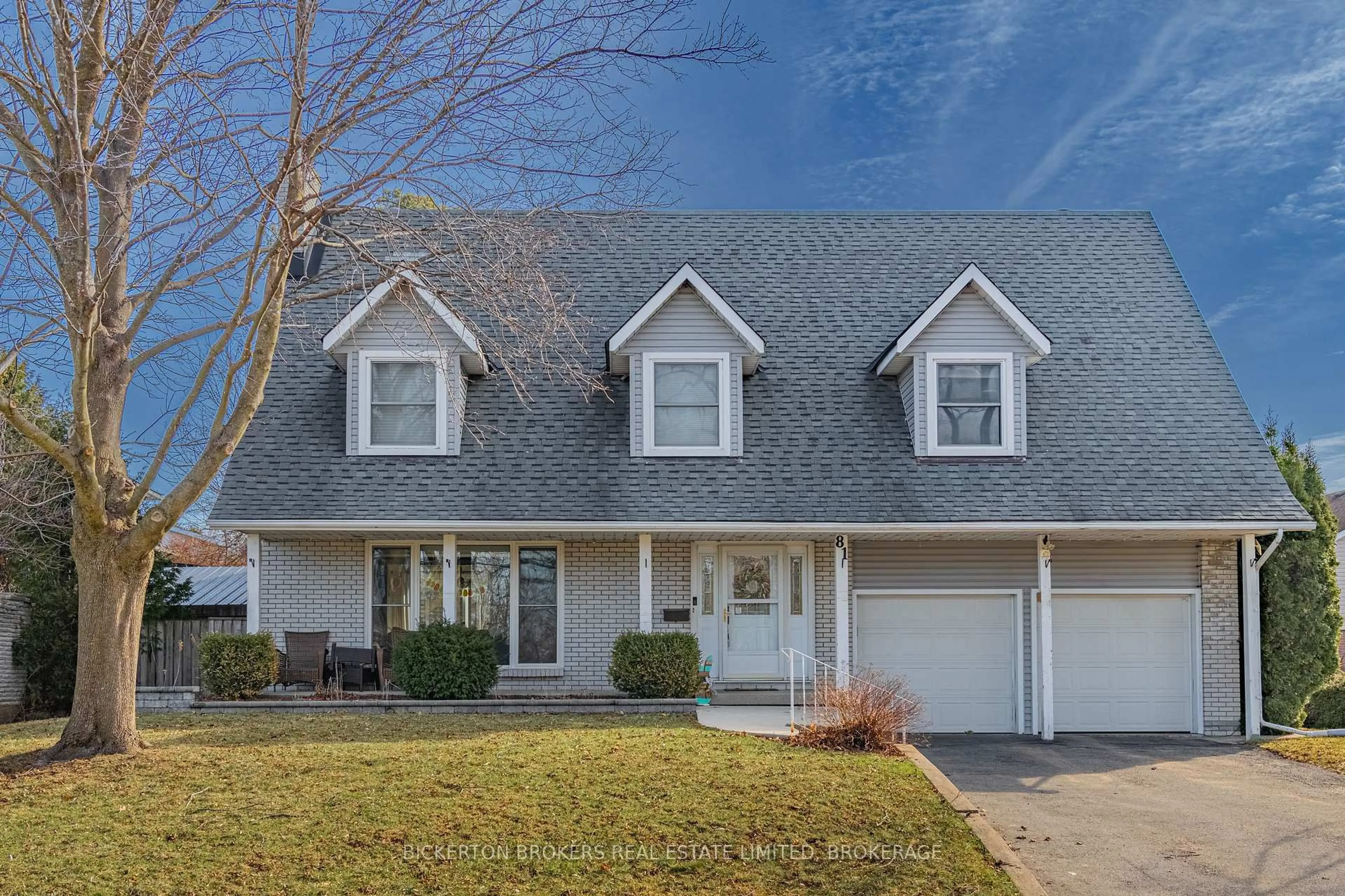 Home with vinyl exterior material, street for 81 First Ave, Brockville Ontario K6V 3B1