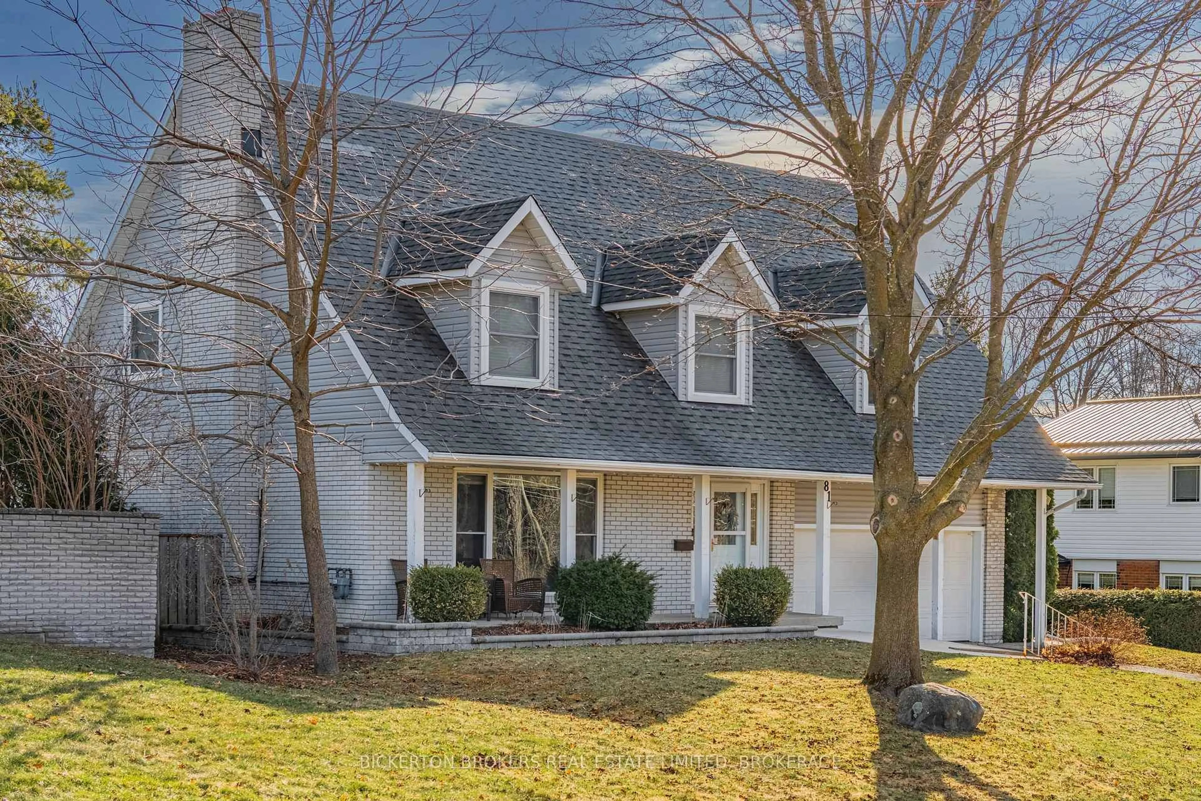 Home with vinyl exterior material, street for 81 First Ave, Brockville Ontario K6V 3B1