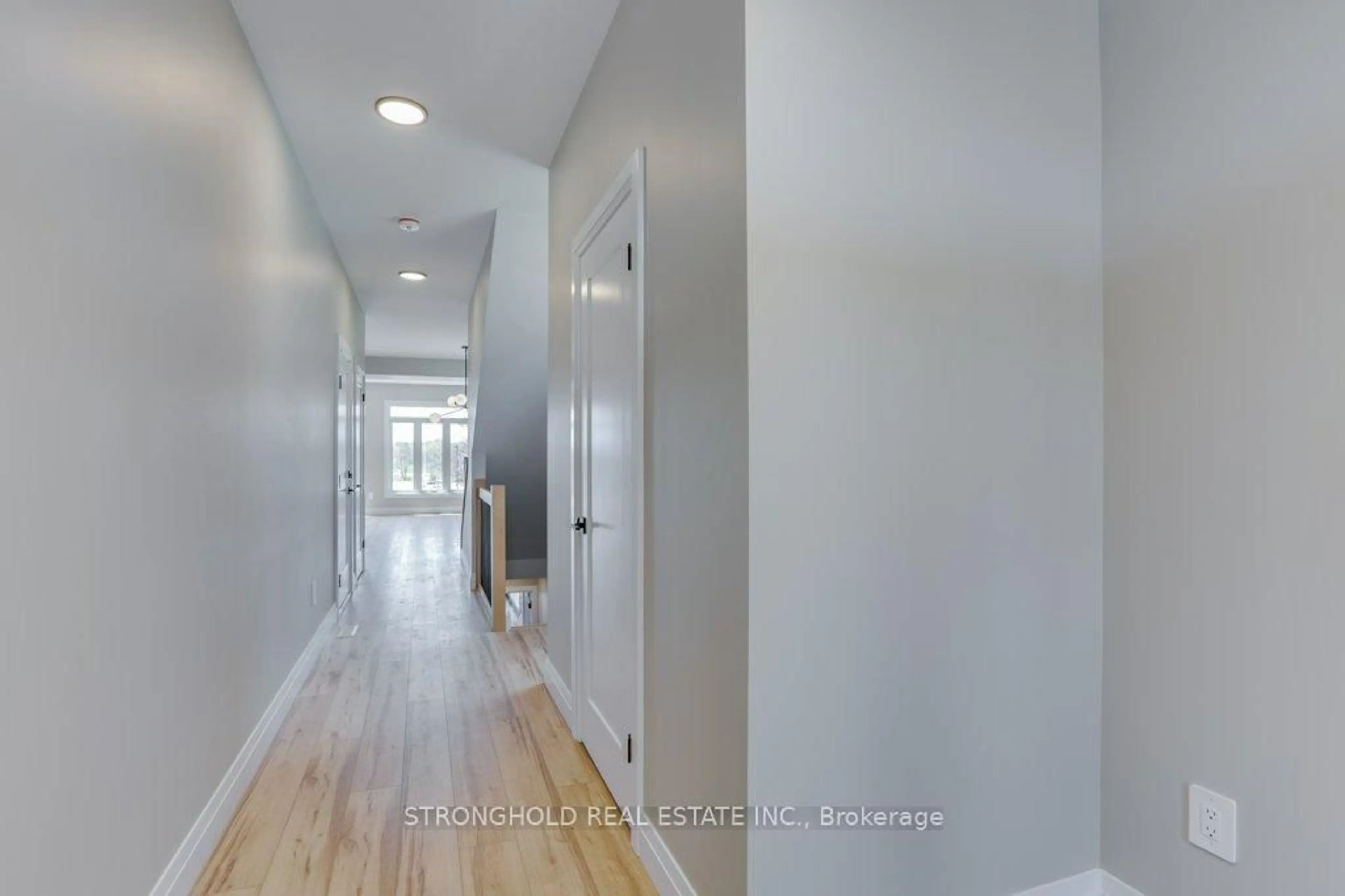 Indoor entryway for 1766 Finley Cres, London North Ontario N6H 5M5