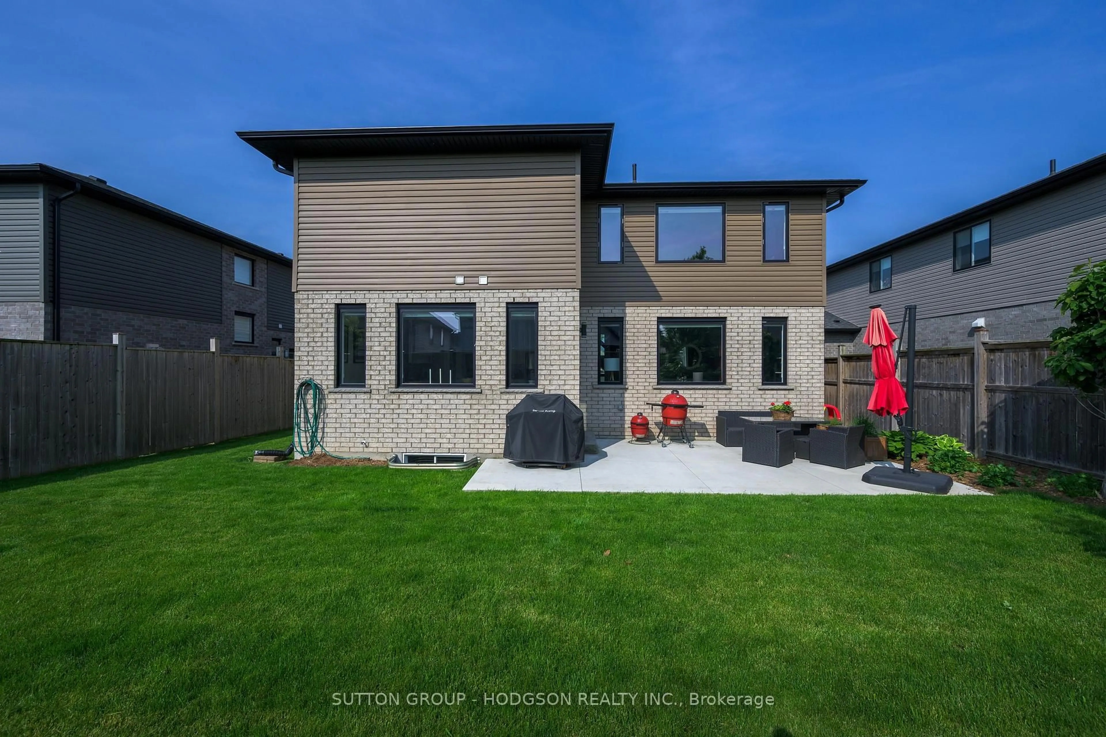 Home with vinyl exterior material, street for 1070 Melsetter Way, London North Ontario N6G 0S4
