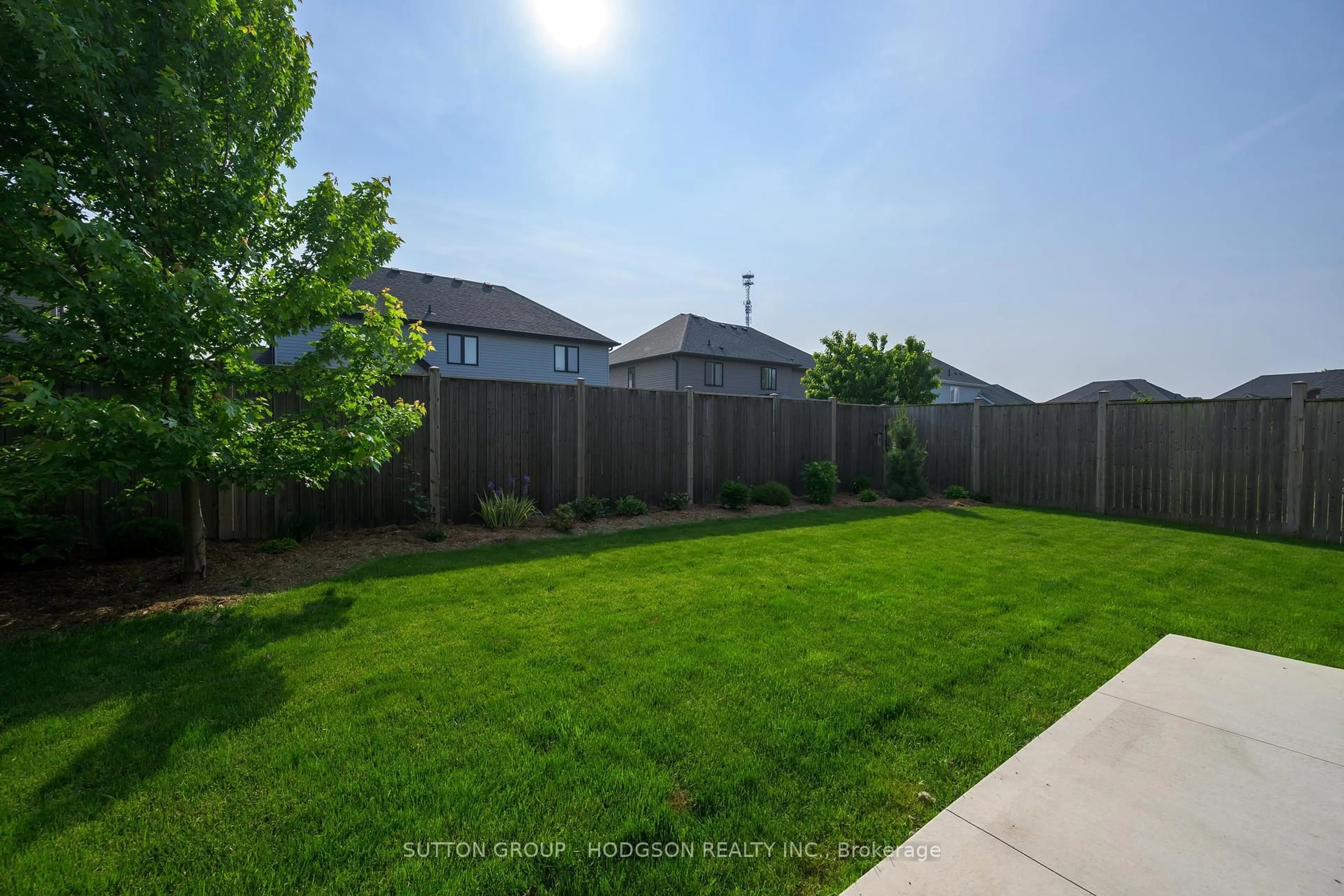 A pic from outside/outdoor area/front of a property/back of a property/a pic from drone, unknown for 1070 Melsetter Way, London North Ontario N6G 0S4