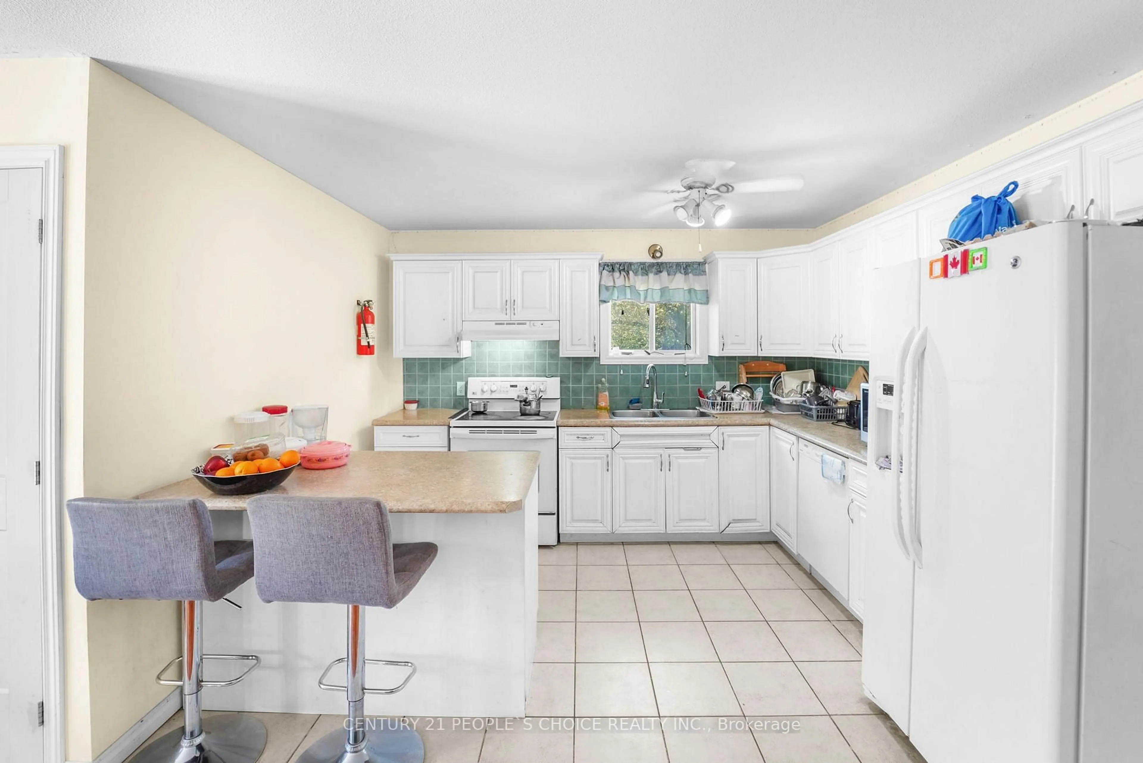 Standard kitchen, ceramic/tile floor for 3640 Aberdeen St, Niagara Falls Ontario L2G 7X4