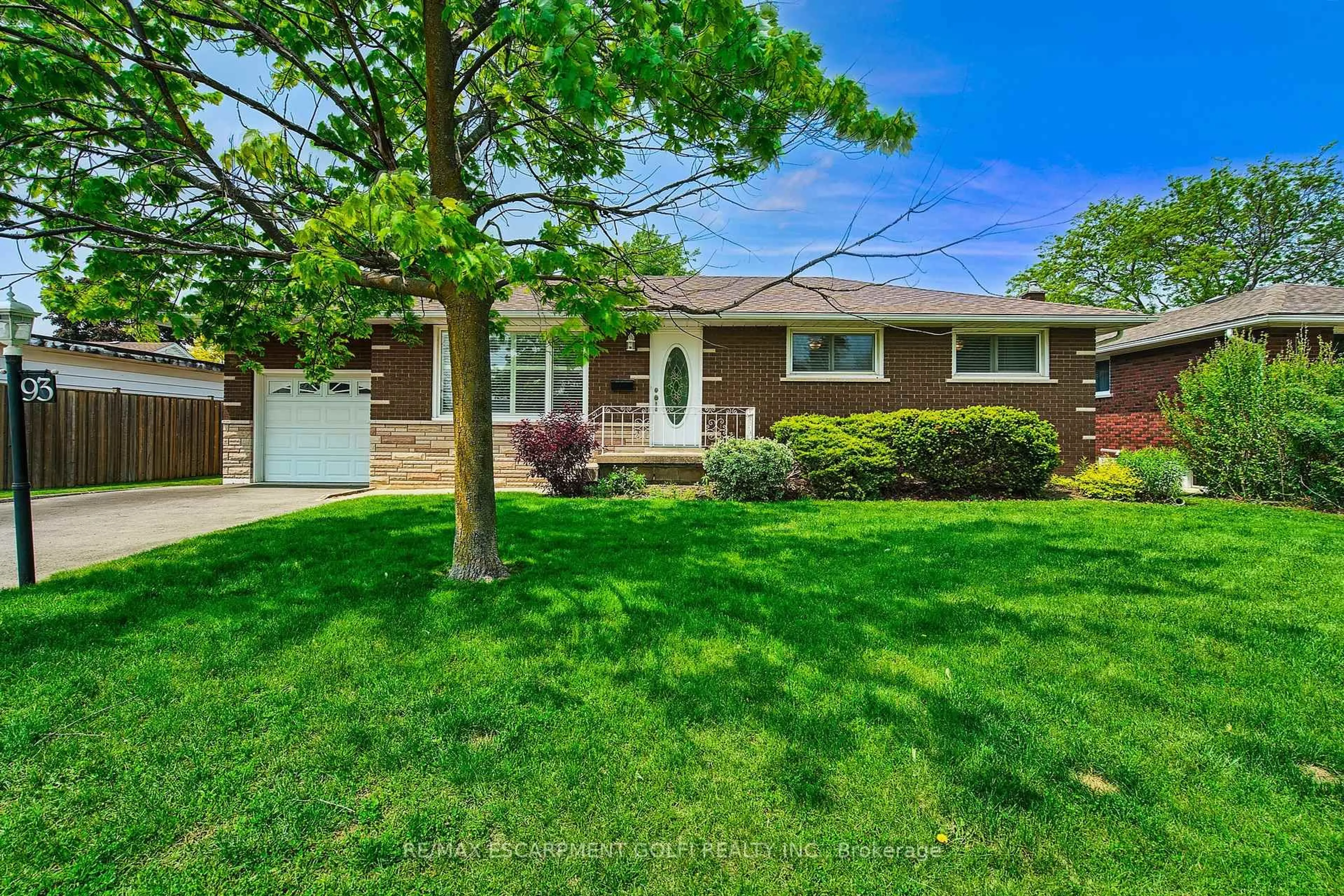Home with brick exterior material, street for 93 Fairview Dr, Brantford Ontario N3R 2X1