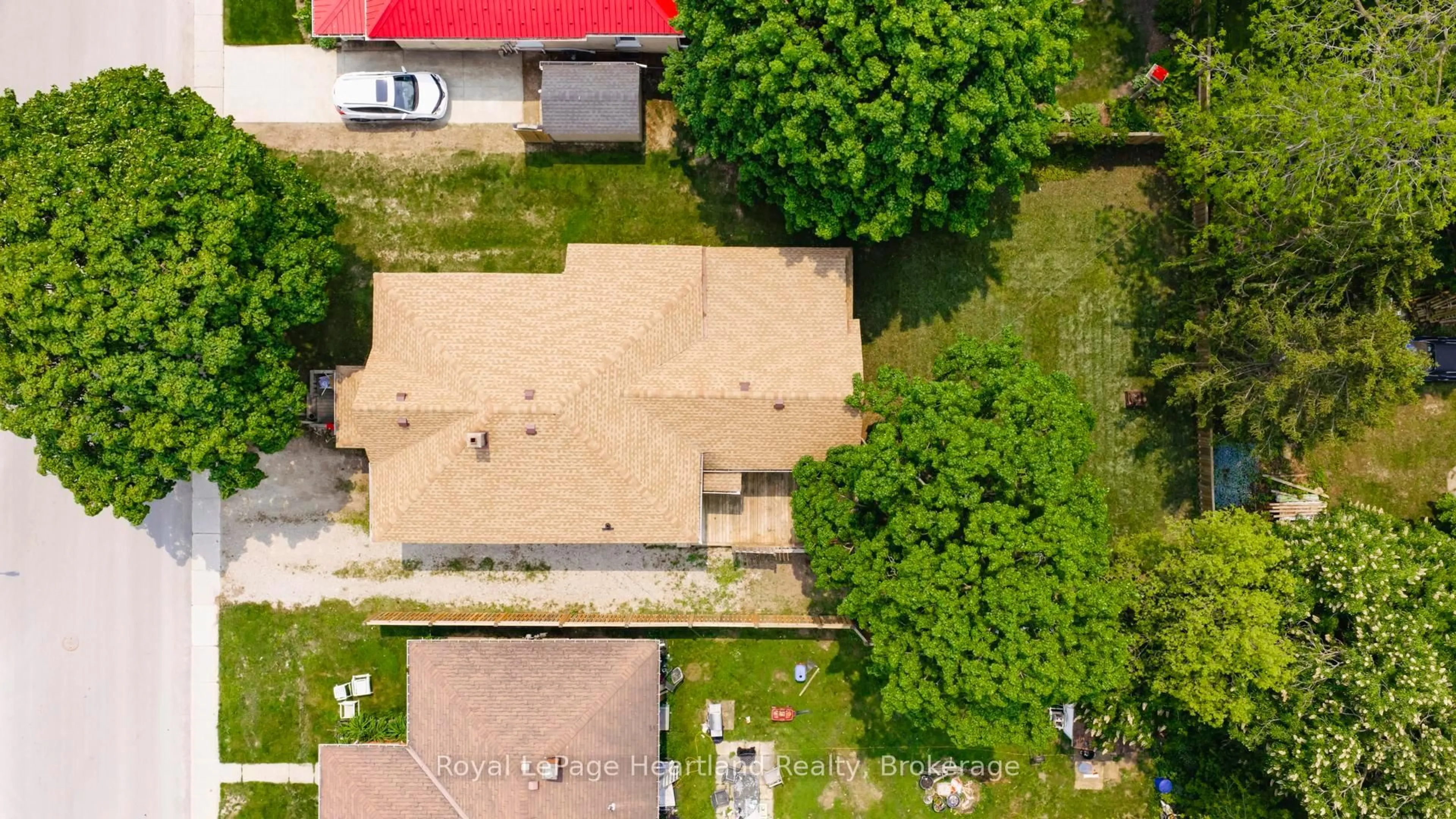 A pic from outside/outdoor area/front of a property/back of a property/a pic from drone, street for 264 EDWARD St, North Huron Ontario N0G 2W0