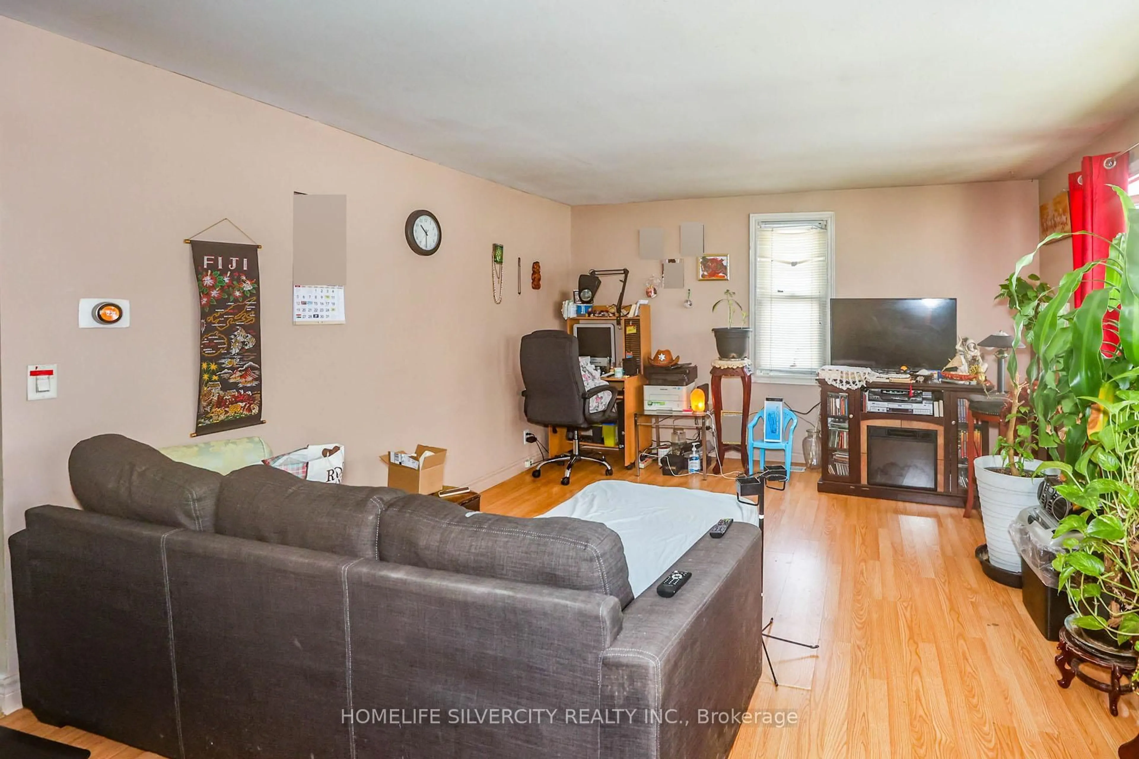 Living room with furniture, unknown for 5537 Montrose Rd, Niagara Falls Ontario L2H 1K9