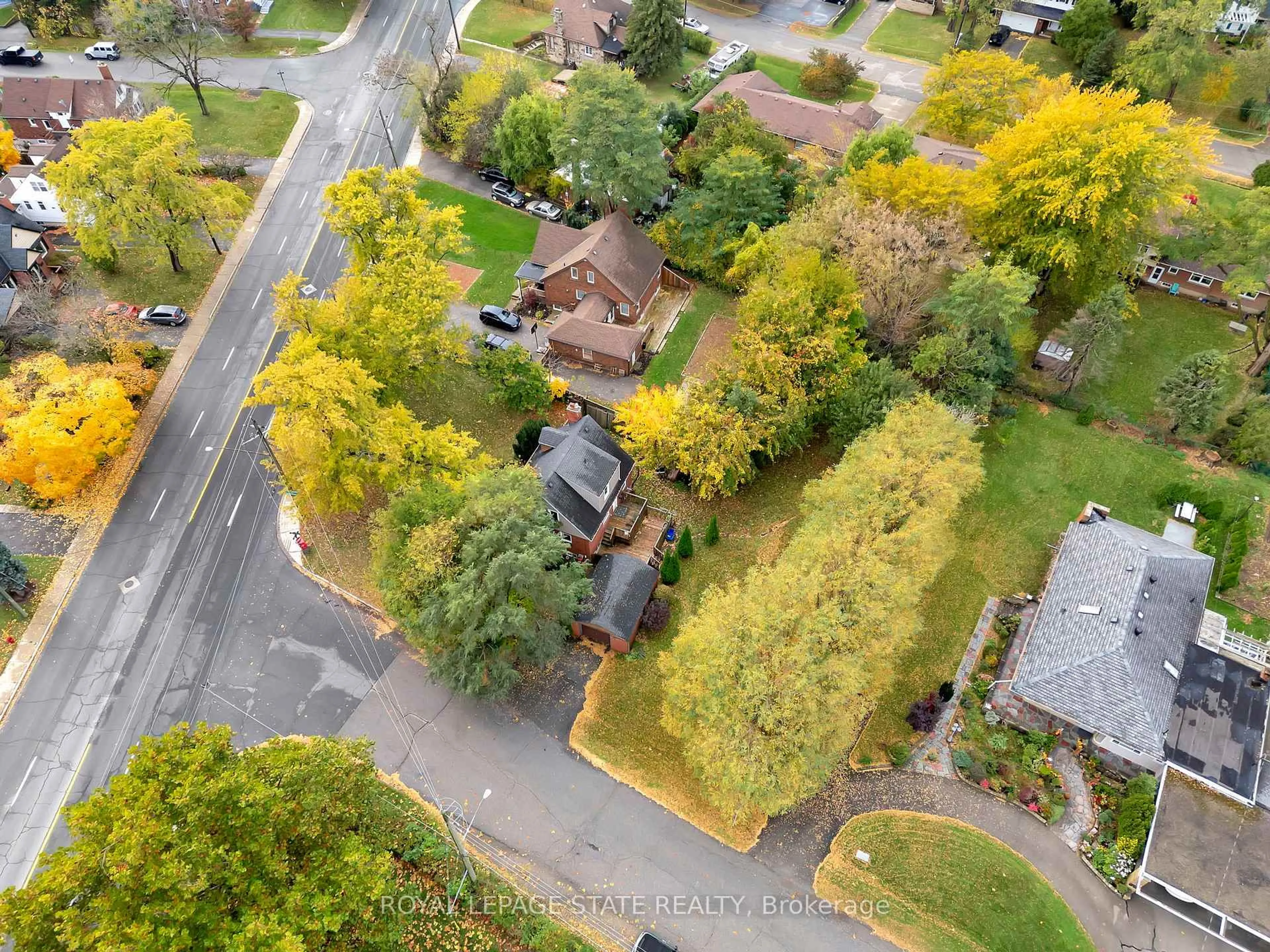 A pic from outside/outdoor area/front of a property/back of a property/a pic from drone, street for 121 King St, Hamilton Ontario L8G 1L2