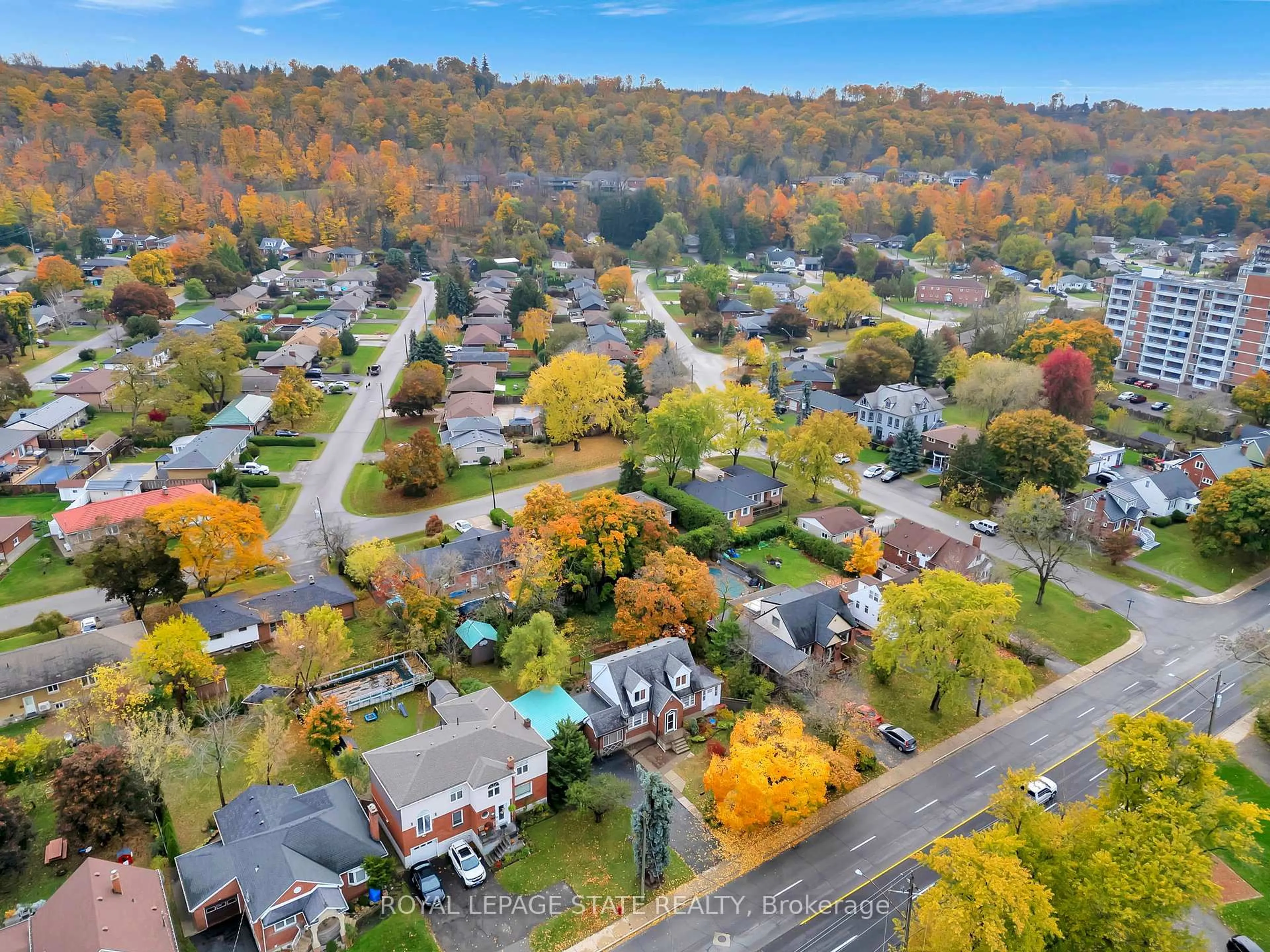A pic from outside/outdoor area/front of a property/back of a property/a pic from drone, street for 121 King St, Hamilton Ontario L8G 1L2