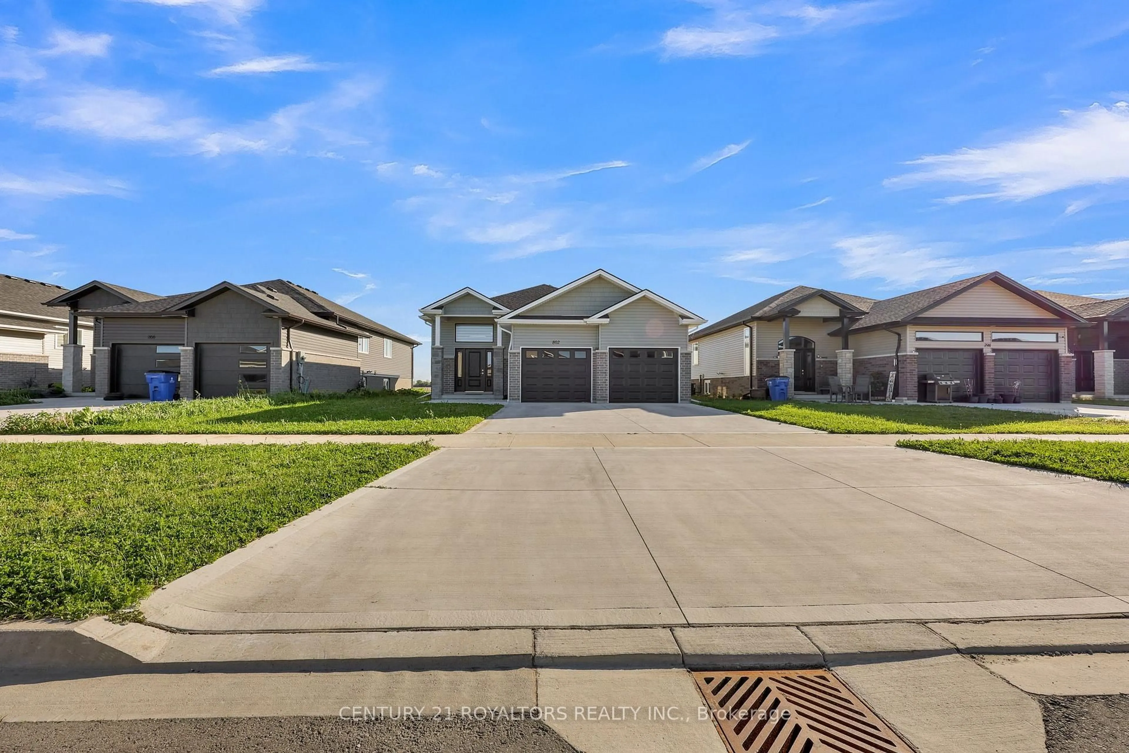 A pic from outside/outdoor area/front of a property/back of a property/a pic from drone, street for 802 Keil Dr, Chatham-Kent Ontario N7M 0T4