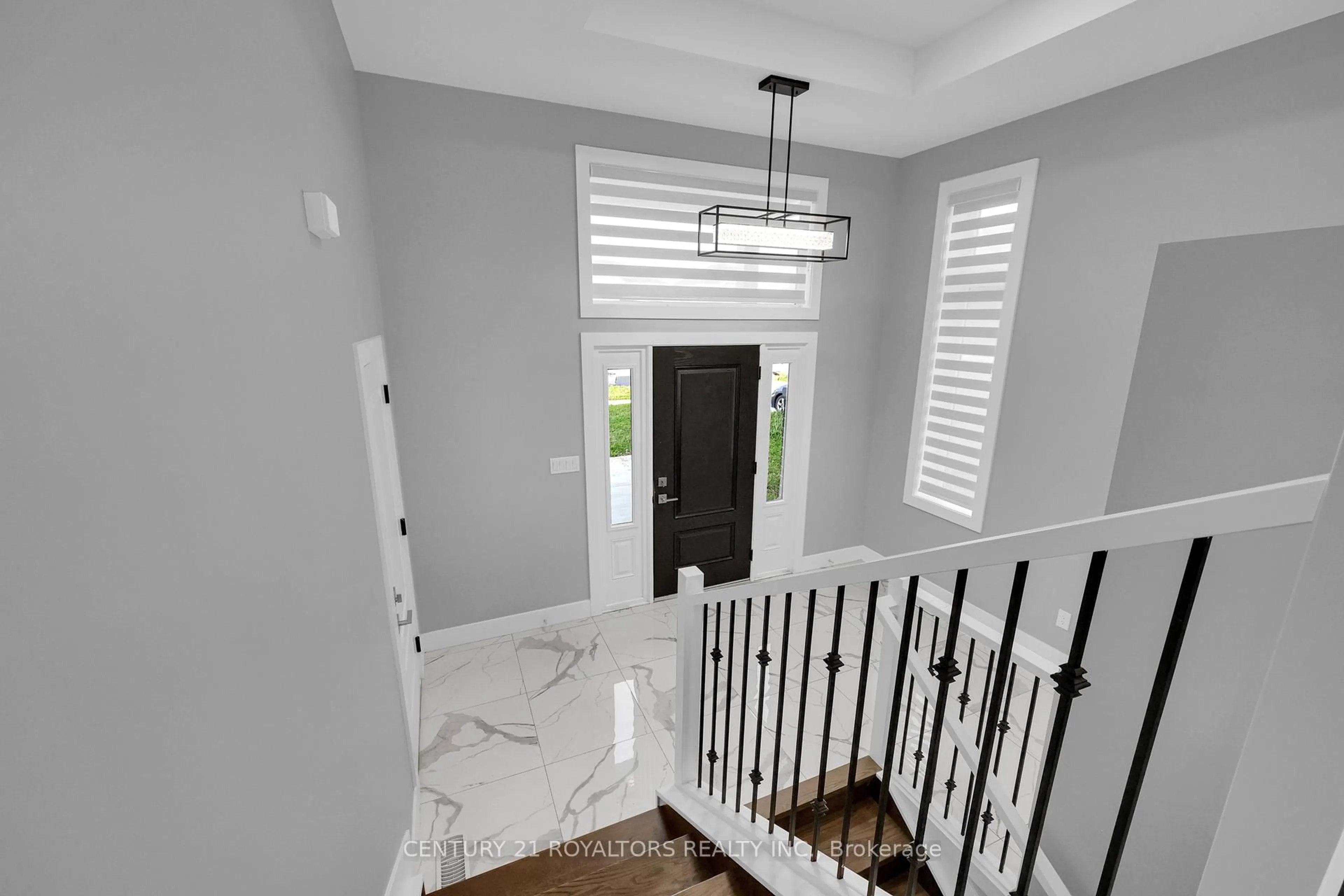 Indoor entryway for 802 Keil Dr, Chatham-Kent Ontario N7M 0T4