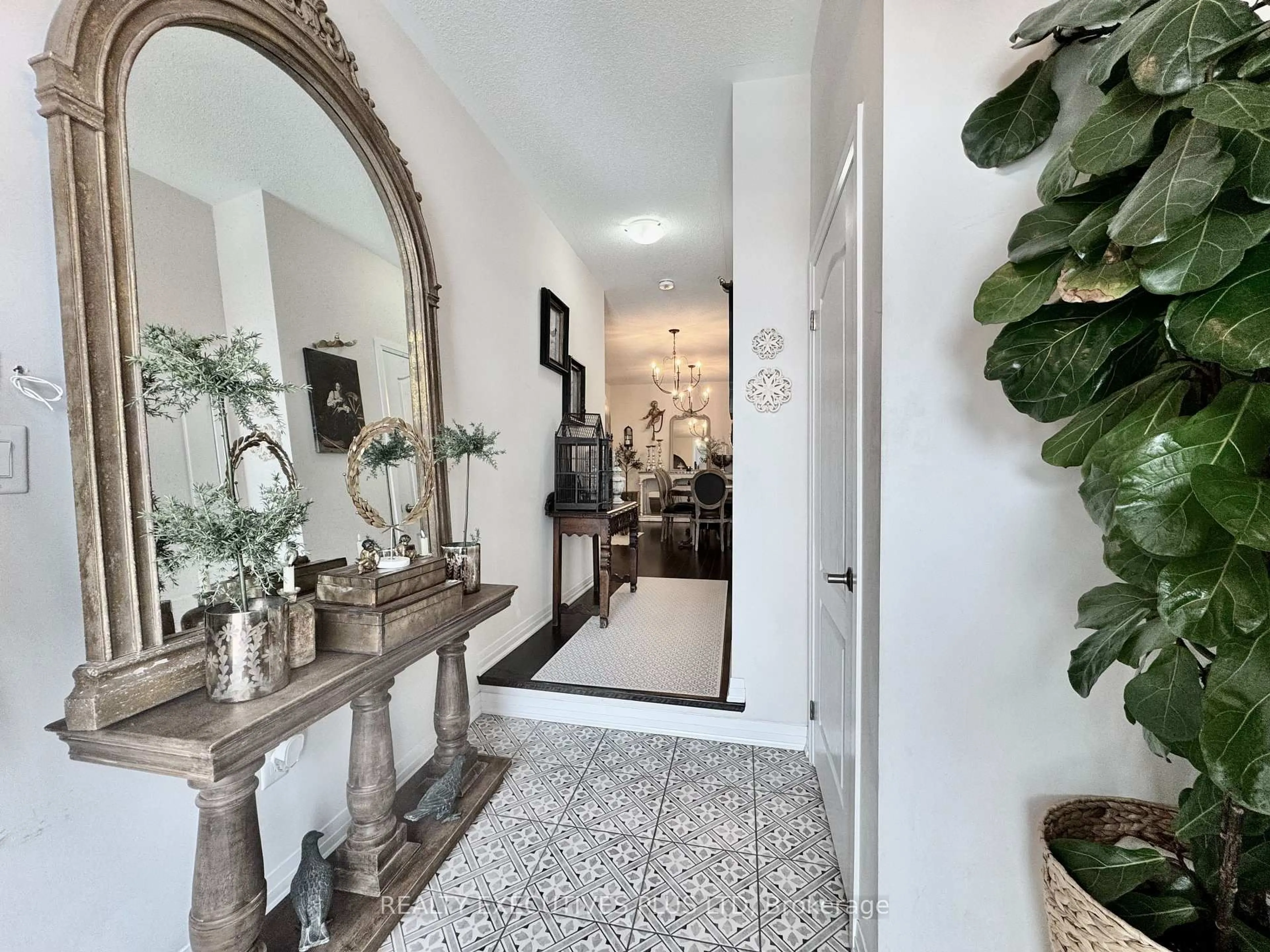 Indoor entryway for 27 Jenkins St, East Luther Grand Valley Ontario L9W 7R2