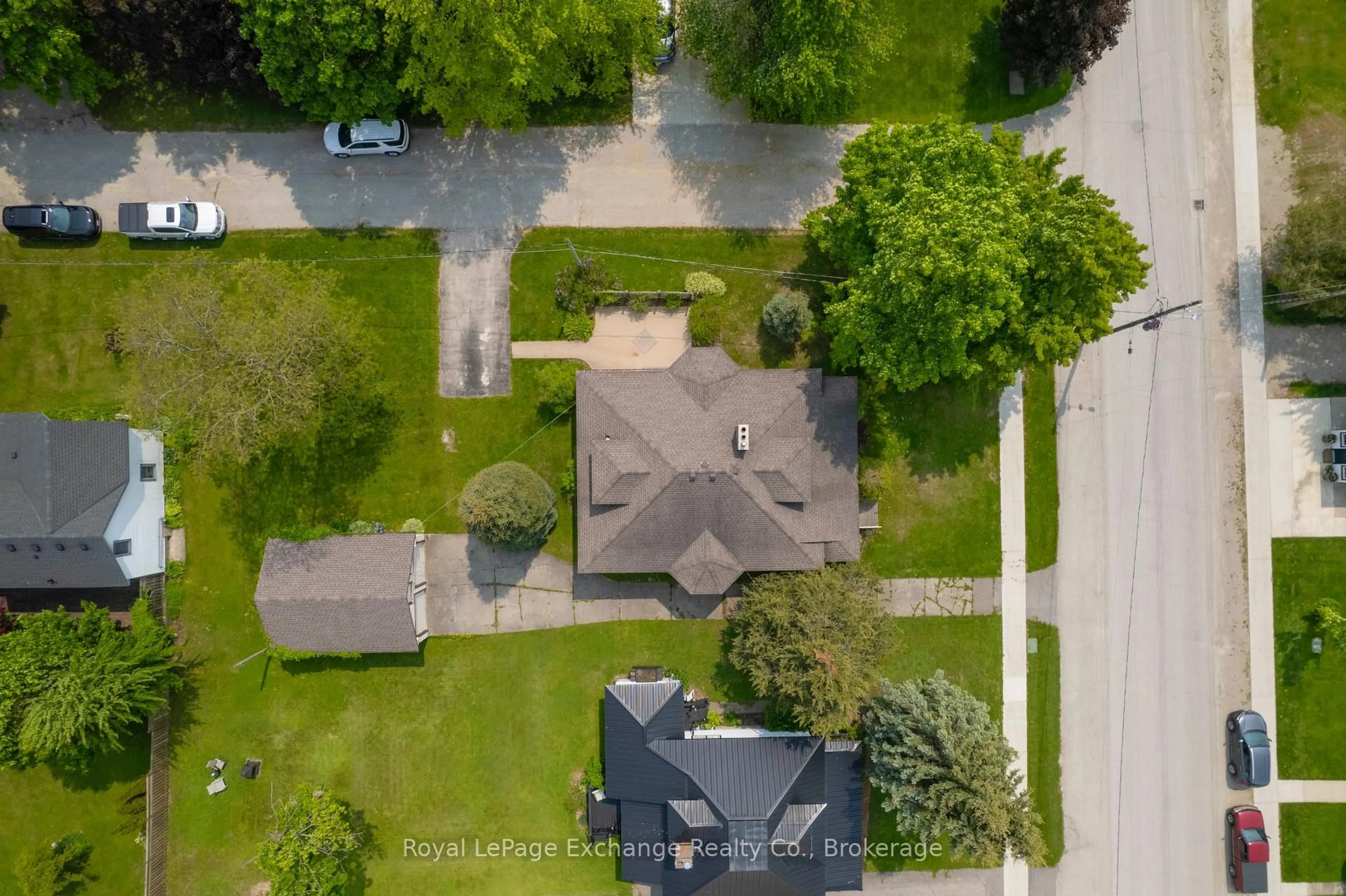 A pic from outside/outdoor area/front of a property/back of a property/a pic from drone, street for 429 Havelock St, Huron-Kinloss Ontario N0G 2H0