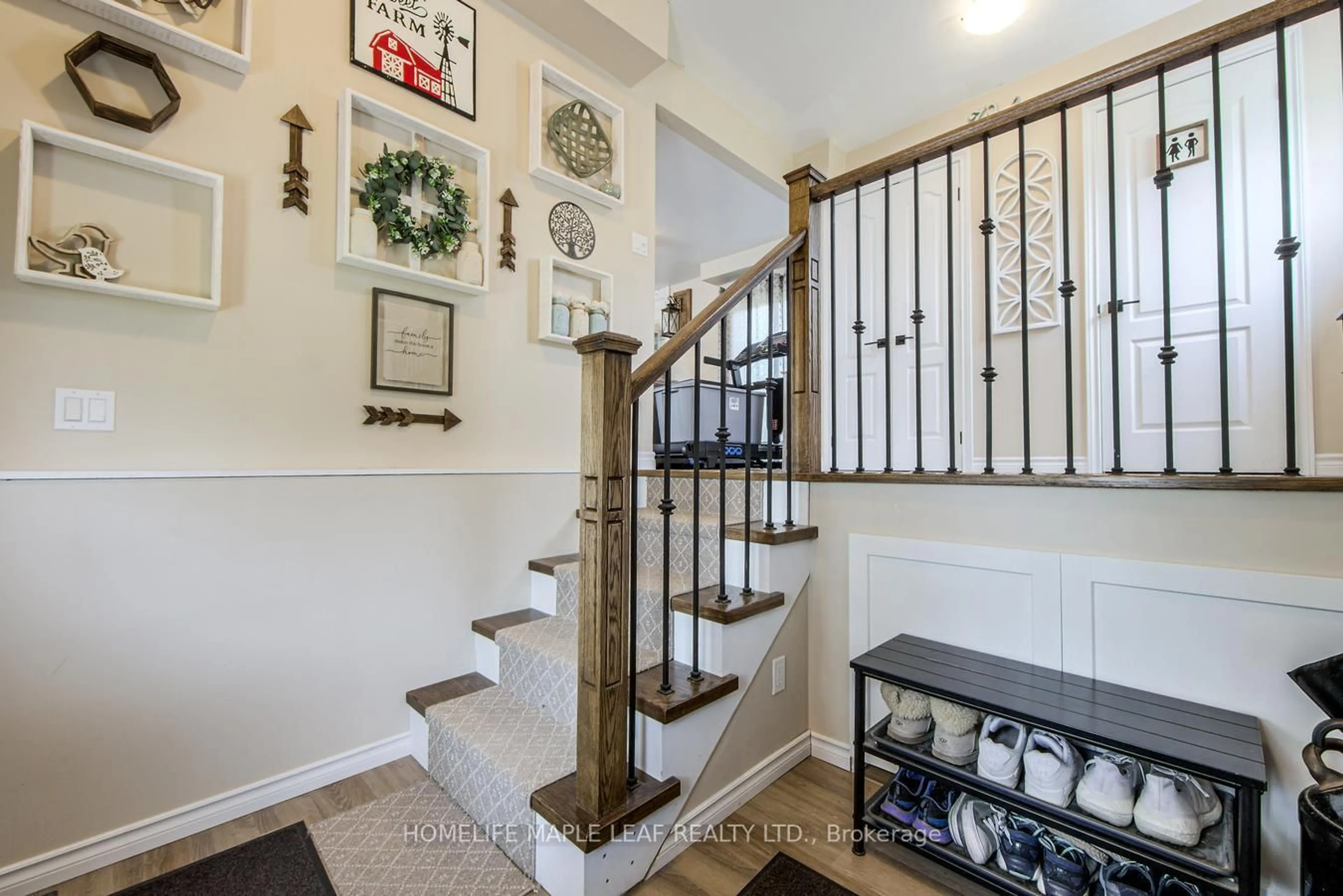Indoor entryway for 64149 County Road 3, East Garafraxa Ontario L9W 7J4