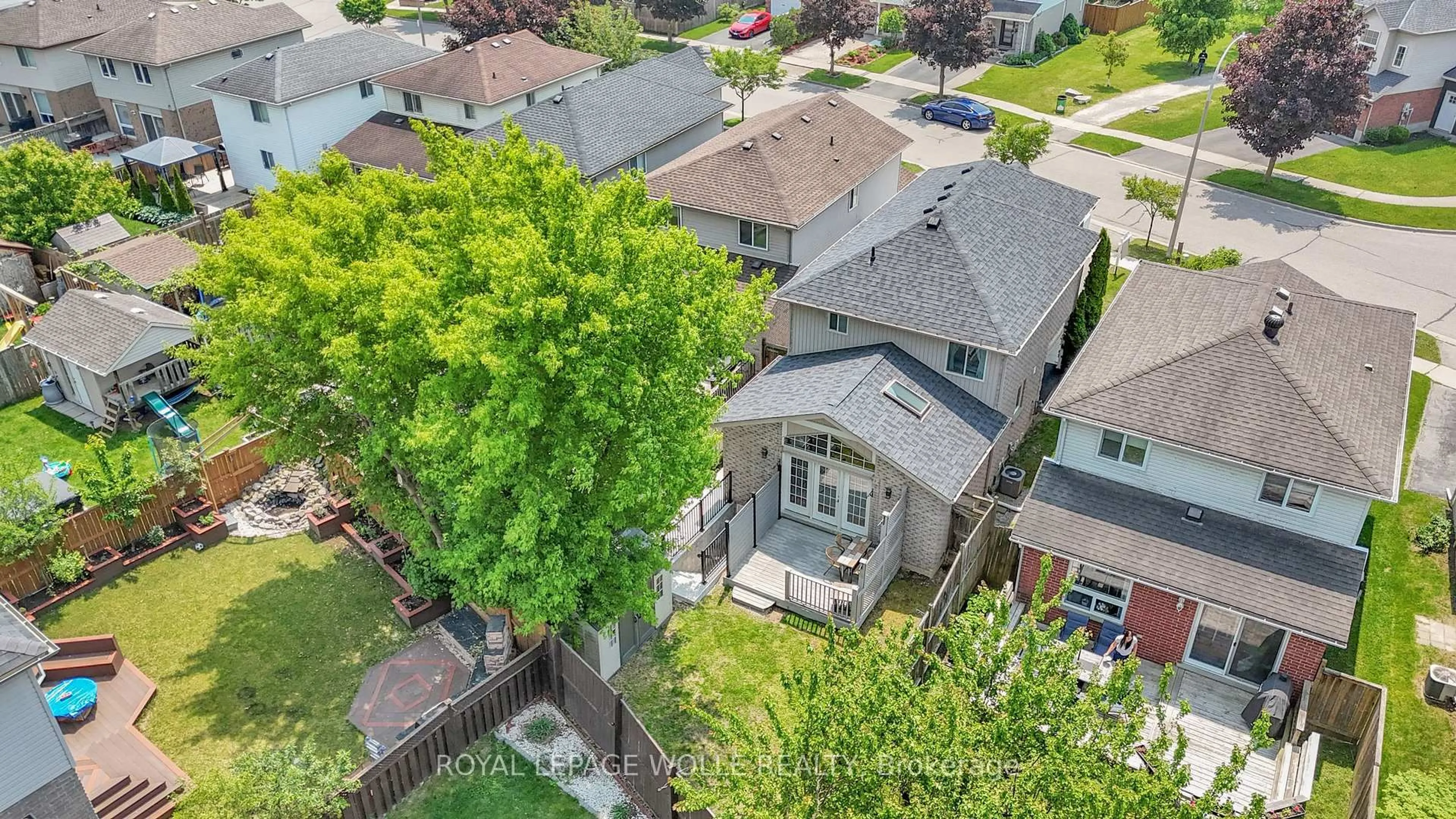 A pic from outside/outdoor area/front of a property/back of a property/a pic from drone, street for 50 Inge Crt, Kitchener Ontario N2K 3V7