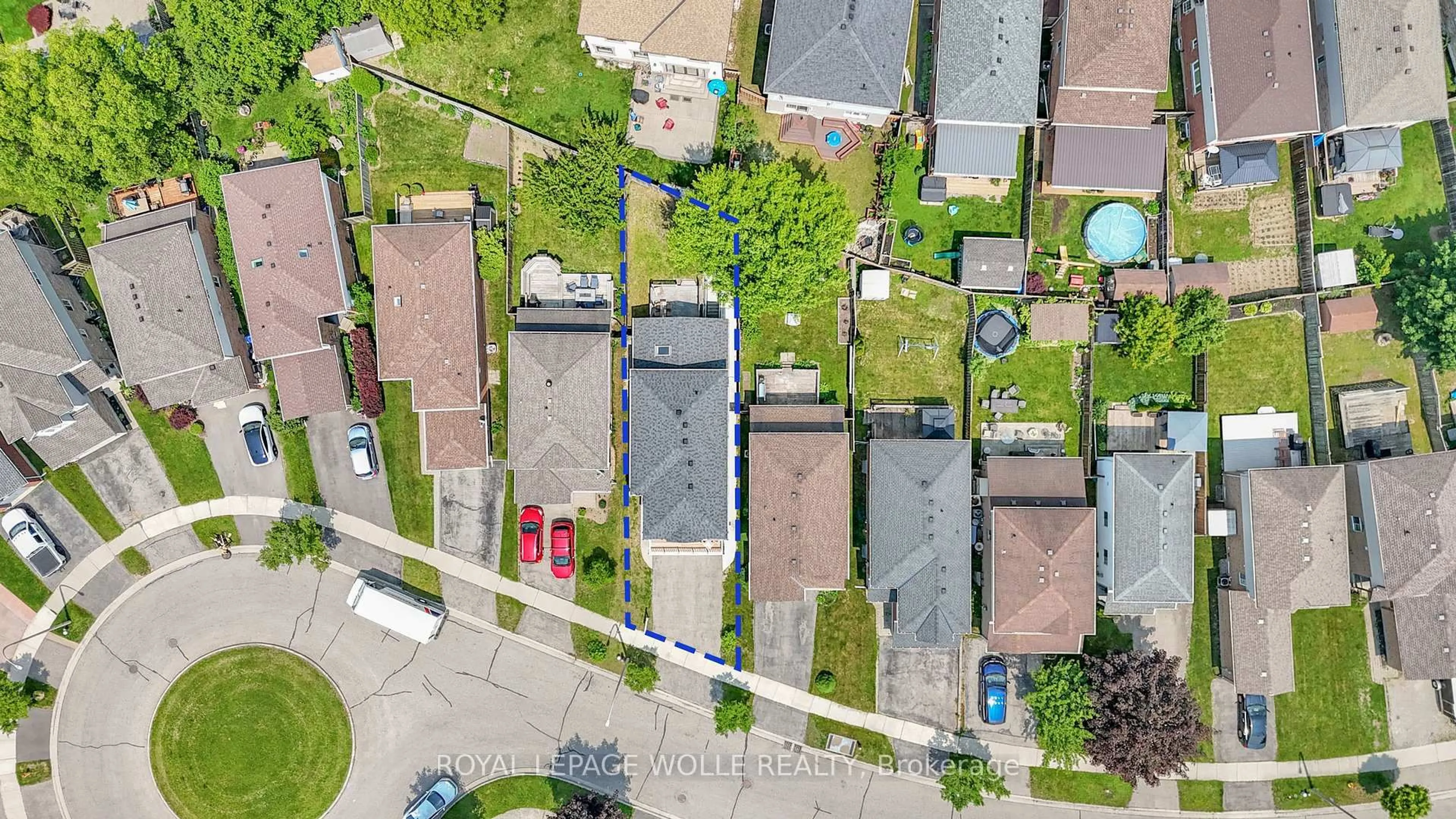A pic from outside/outdoor area/front of a property/back of a property/a pic from drone, street for 50 Inge Crt, Kitchener Ontario N2K 3V7