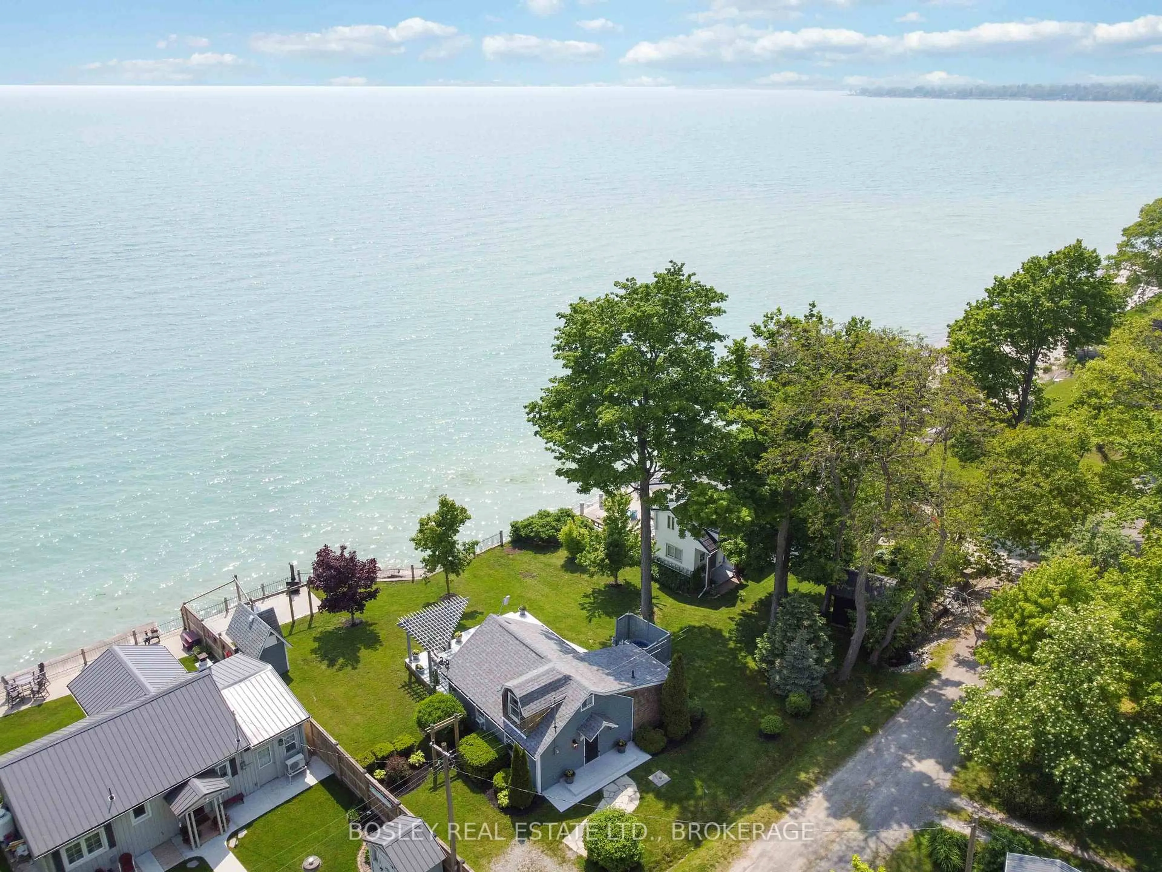 A pic from outside/outdoor area/front of a property/back of a property/a pic from drone, water/lake/river/ocean view for 9 Shoreline Tr, Haldimand Ontario N1A 2W8