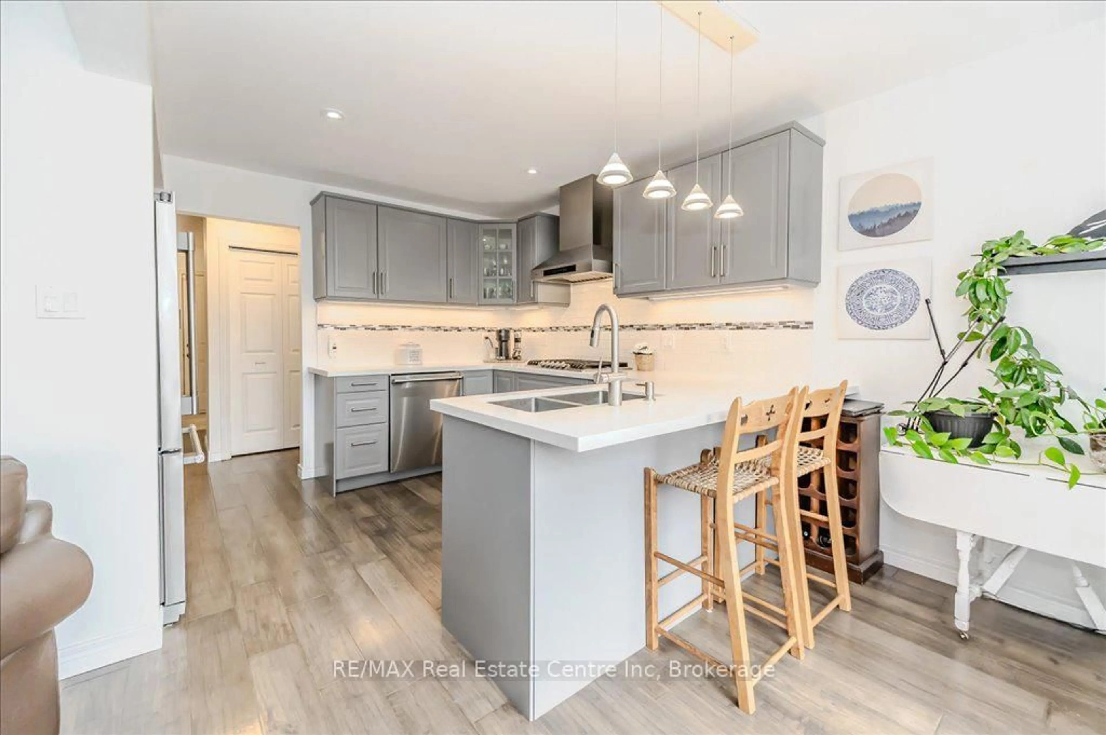 Open concept kitchen, unknown for 86 Davis St, Guelph Ontario N1E 0G2