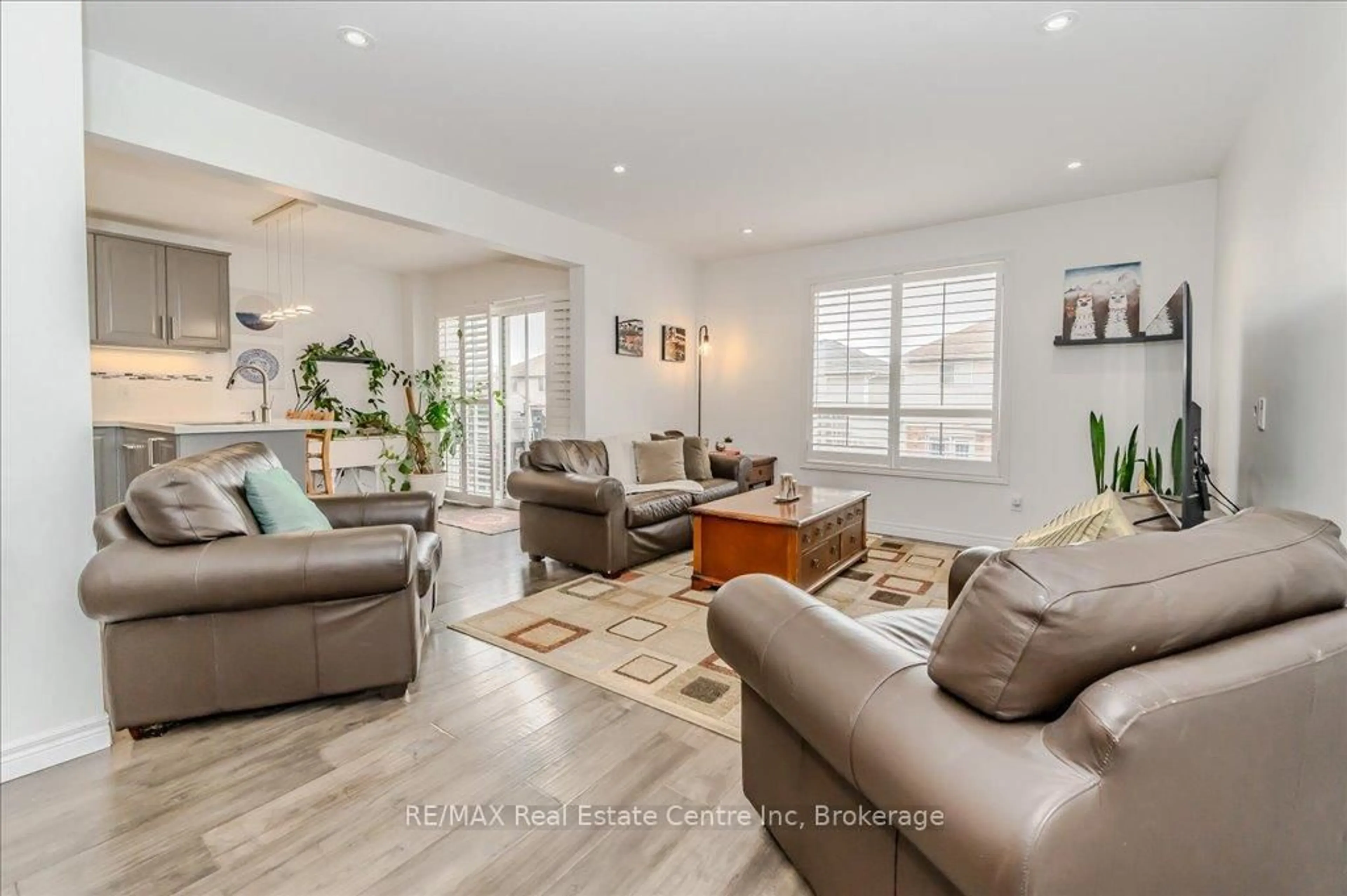 Living room with furniture, unknown for 86 Davis St, Guelph Ontario N1E 0G2