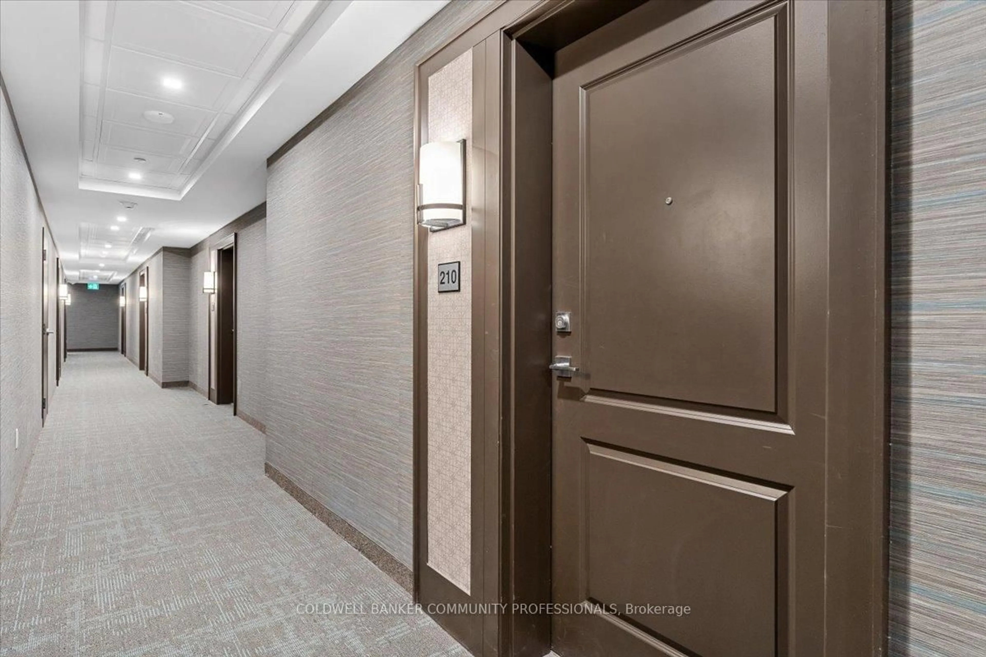 Indoor foyer for 460 Dundas St #210, Hamilton Ontario L8B 2A5