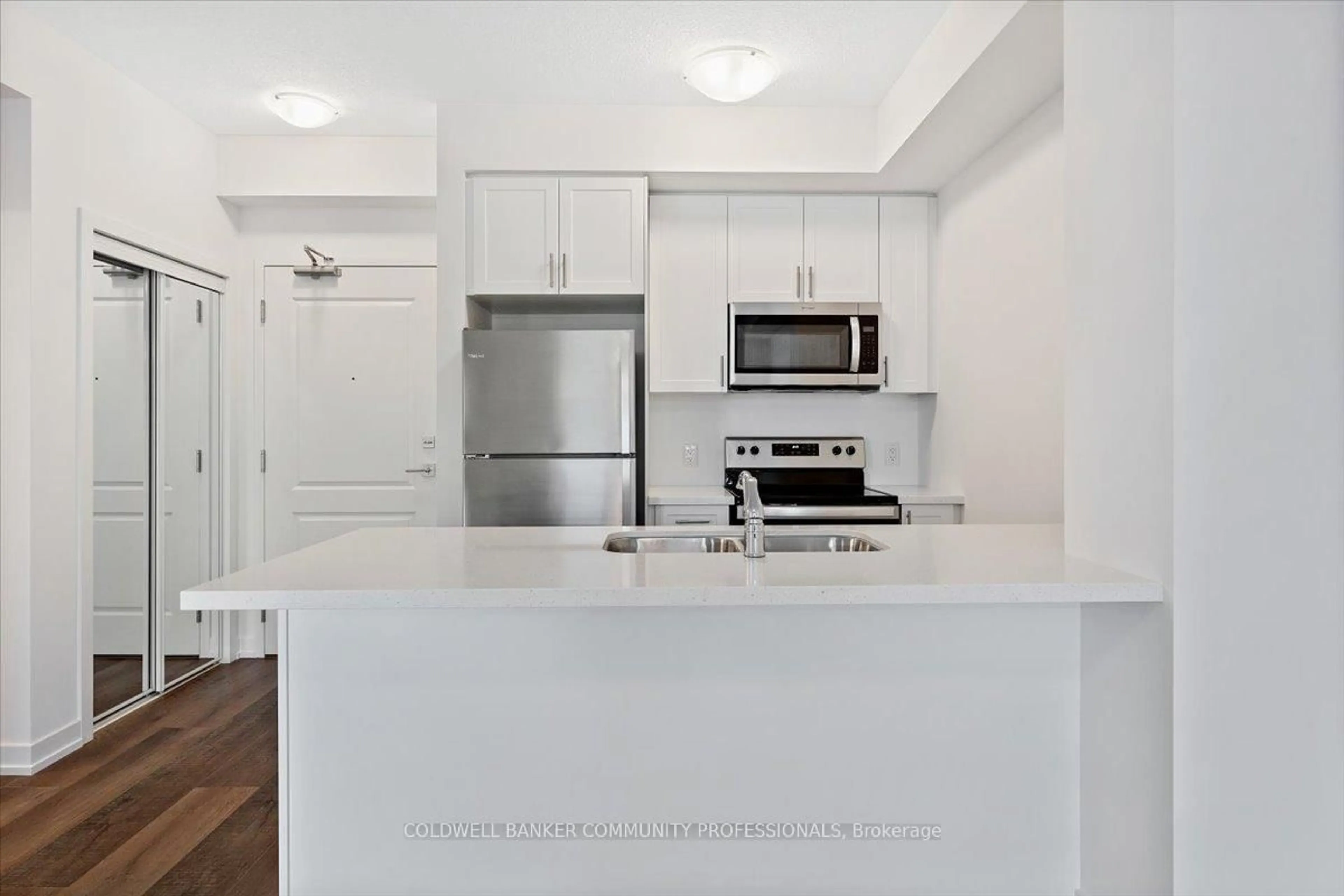 Standard kitchen, unknown for 460 Dundas St #210, Hamilton Ontario L8B 2A5