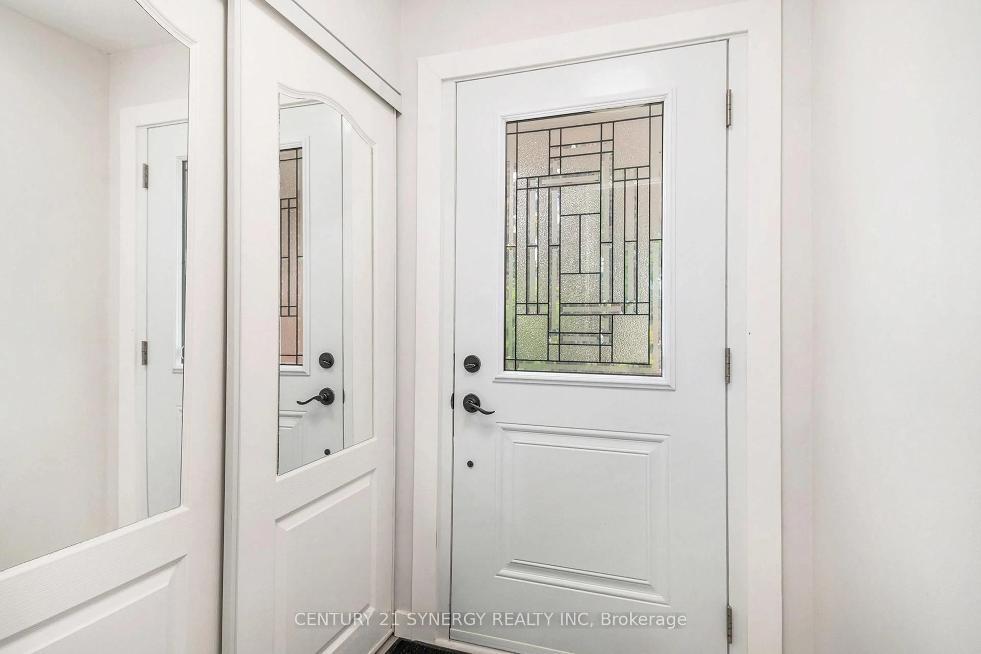 Indoor entryway for 6422 Timothy Crt #37, Orleans Ontario K1C 3E6
