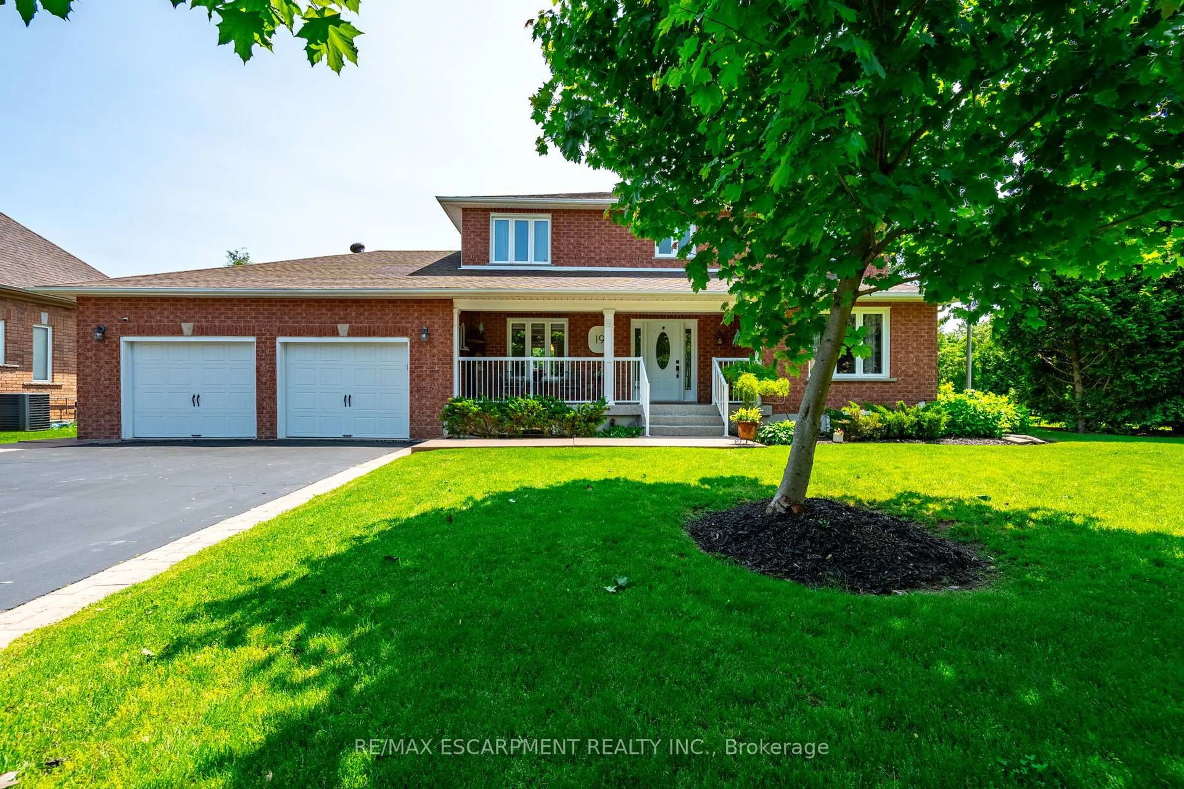Home with brick exterior material, street for 19 Savona Cres, Hamilton Ontario L8N 2Z7