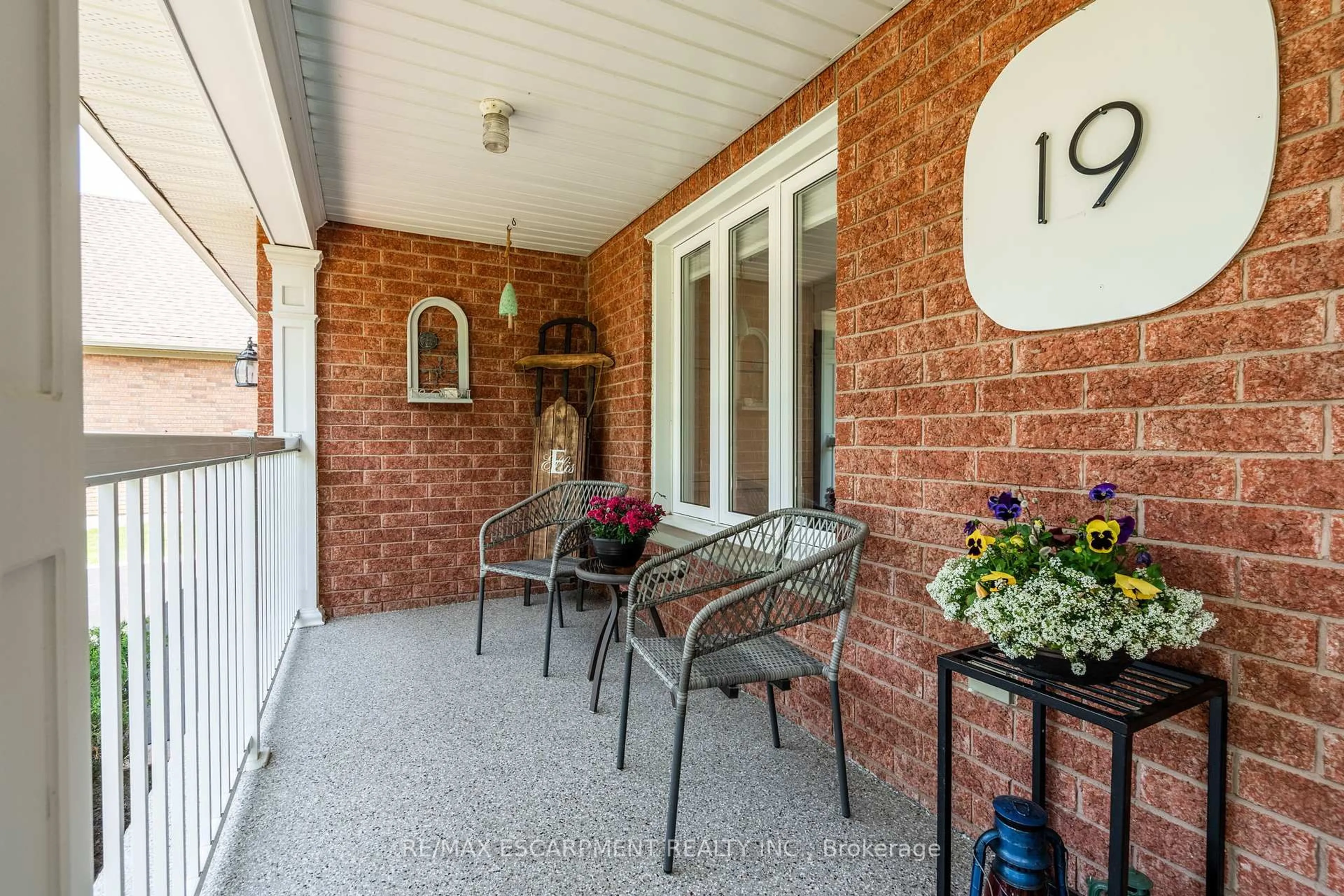 Patio, street for 19 Savona Cres, Hamilton Ontario L8N 2Z7