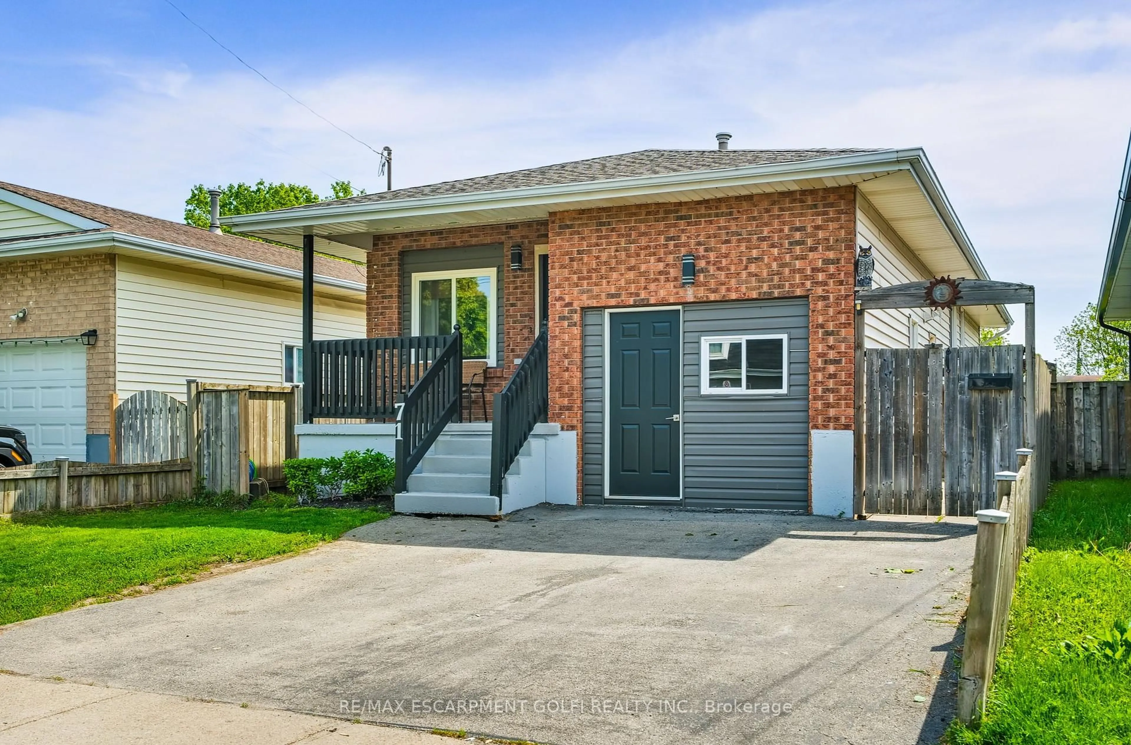Home with brick exterior material, street for 71 Commercial St, Welland Ontario L3B 5Y8