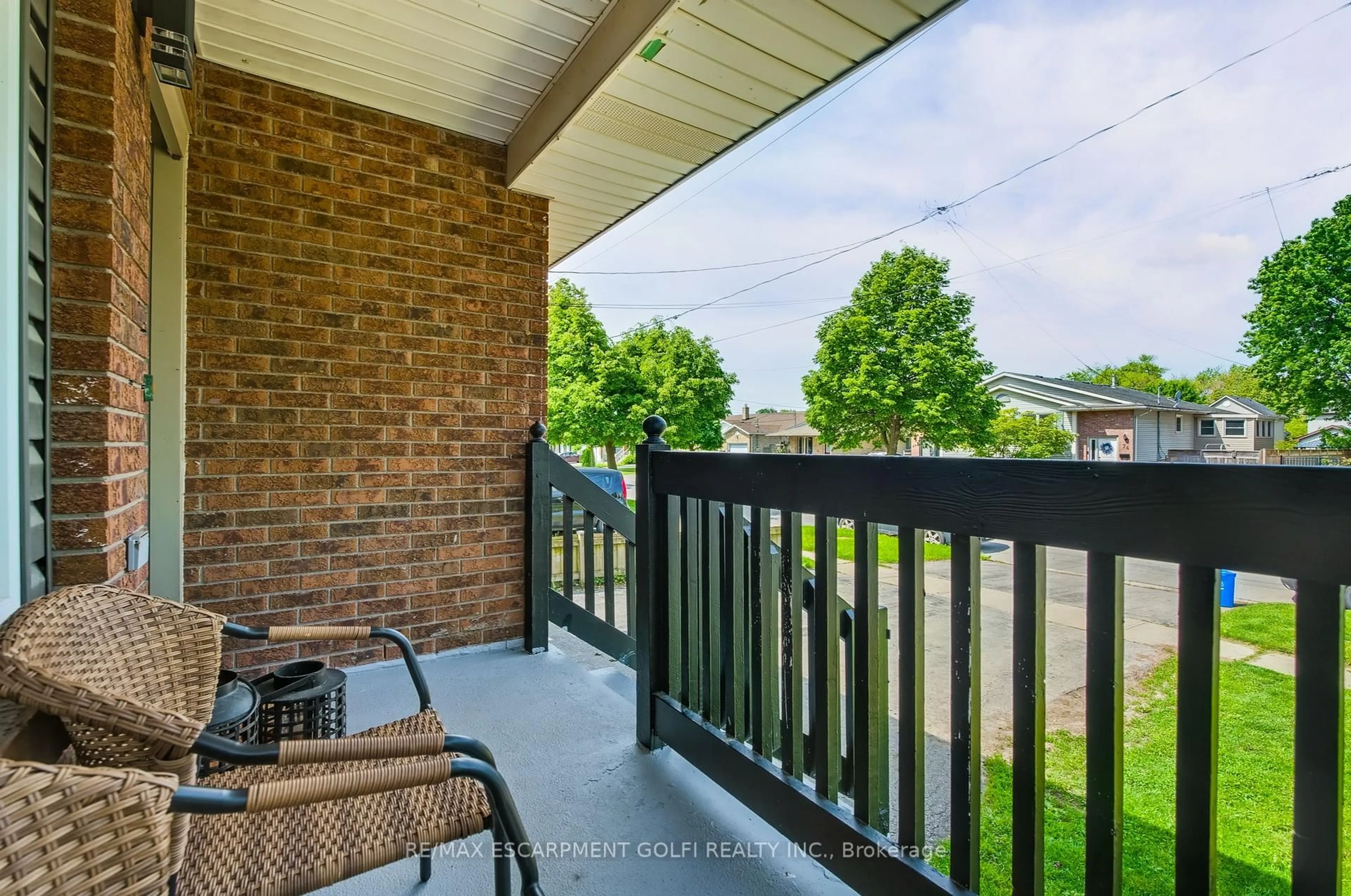 Patio, unknown for 71 Commercial St, Welland Ontario L3B 5Y8