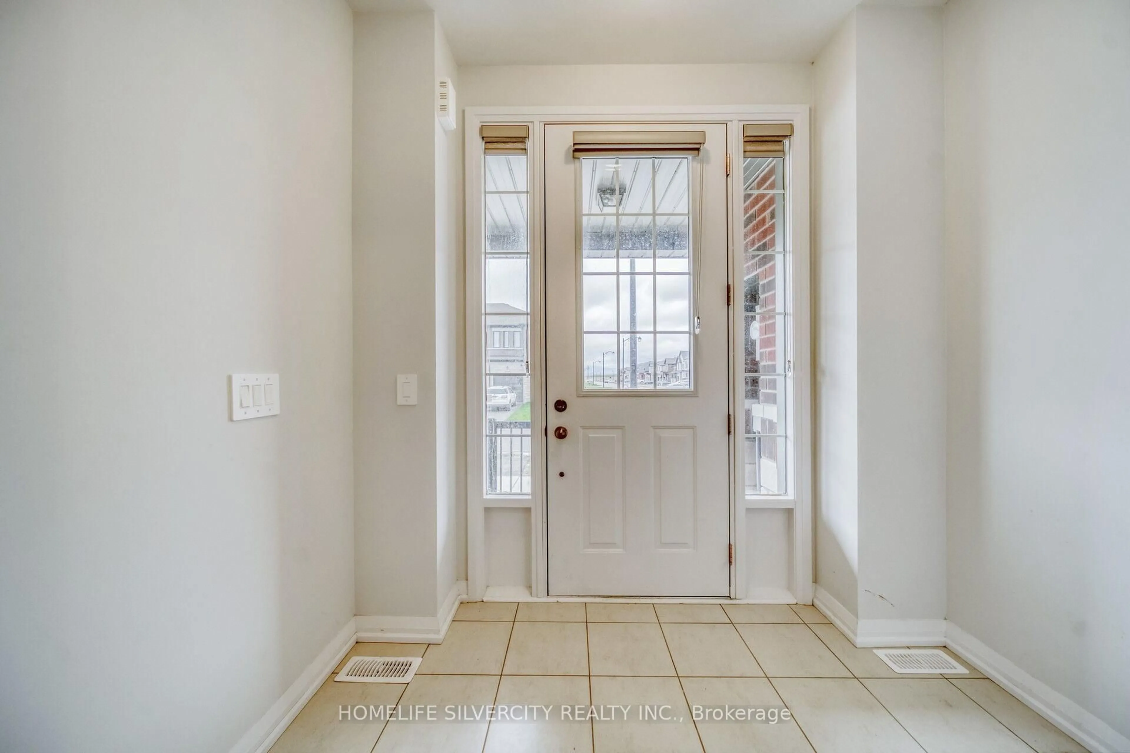 Indoor entryway for 143 Corley St, Kawartha Lakes Ontario K9V 0R4