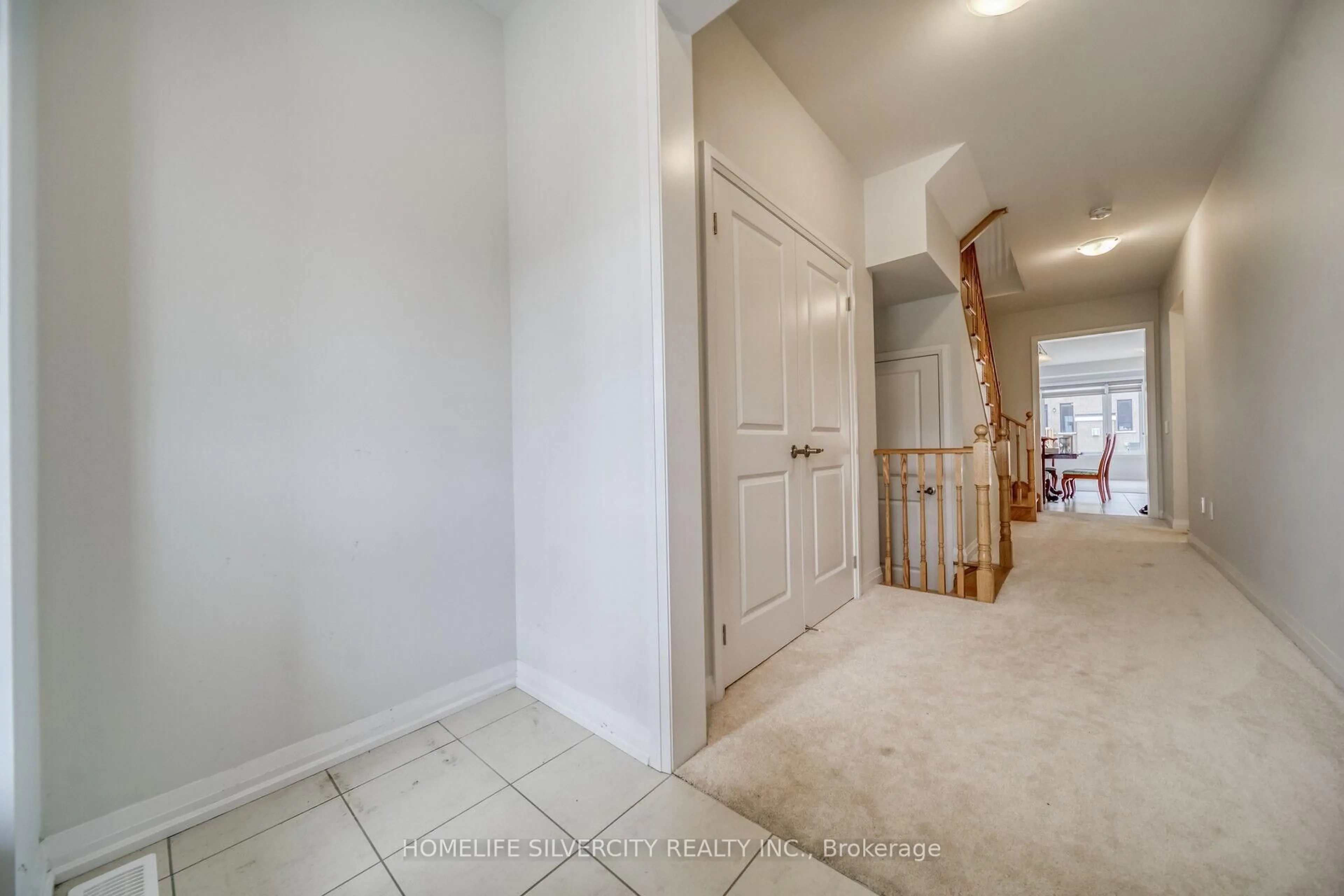 Indoor entryway for 143 Corley St, Kawartha Lakes Ontario K9V 0R4