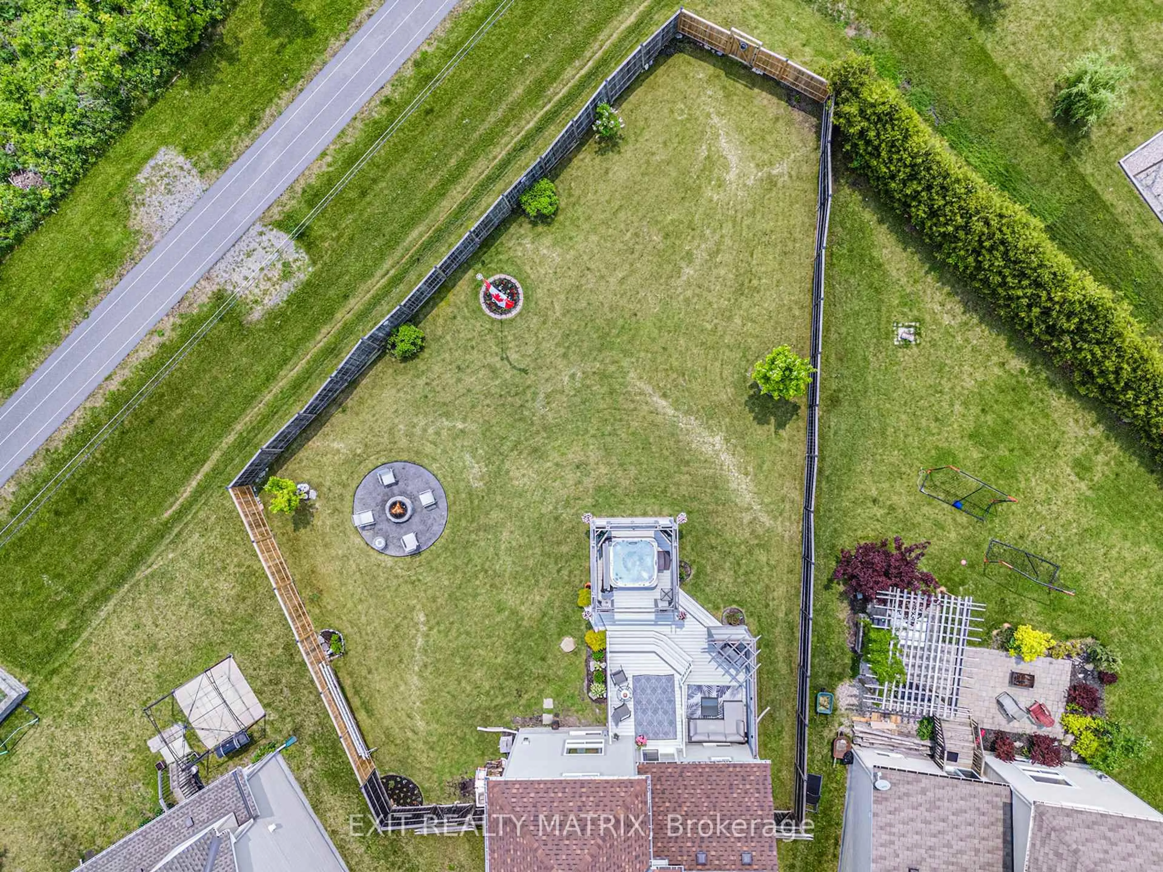 A pic from outside/outdoor area/front of a property/back of a property/a pic from drone, street for 252 Opale St, Clarence-Rockland Ontario K4K 0G2