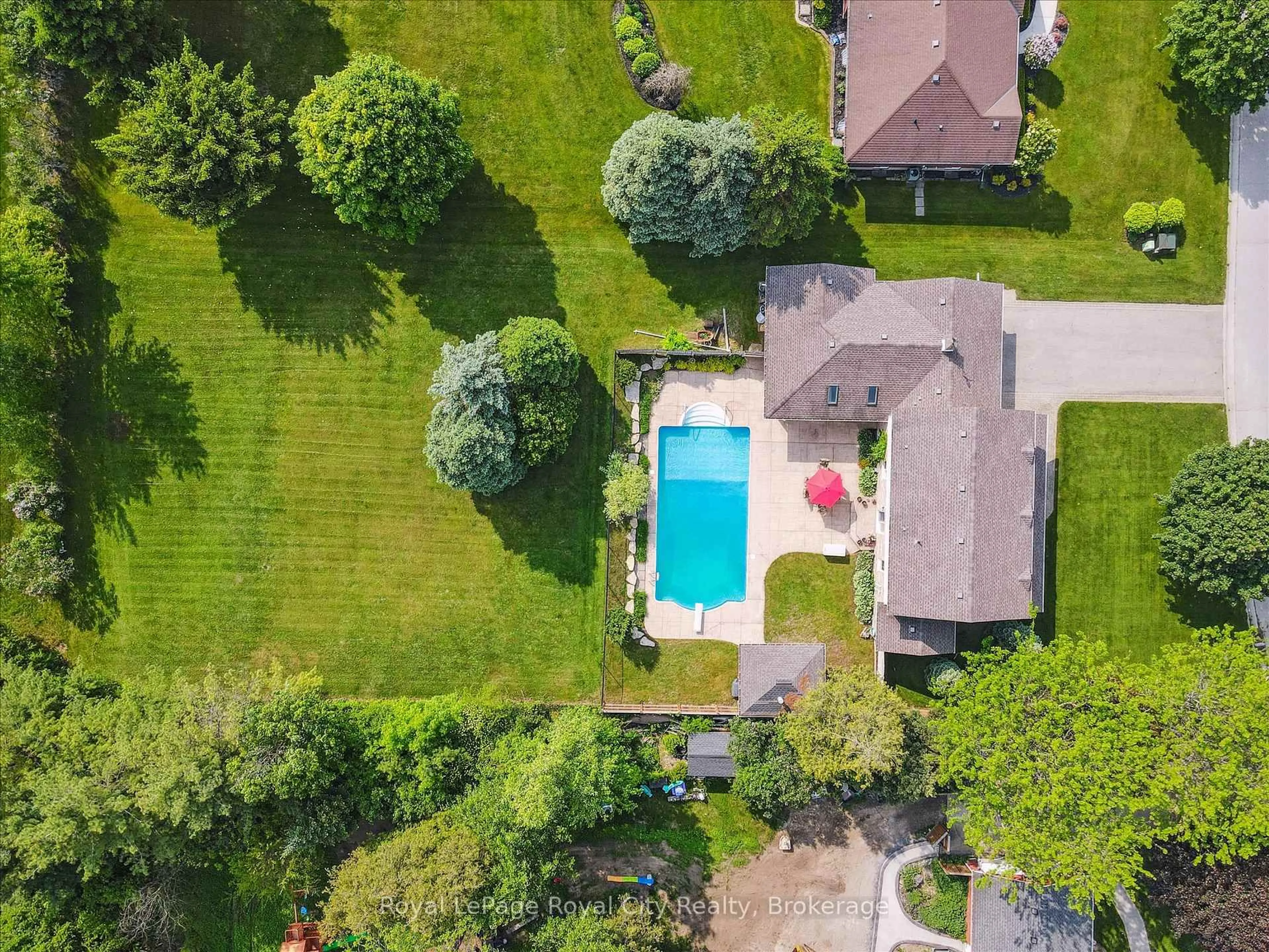 A pic from outside/outdoor area/front of a property/back of a property/a pic from drone, unknown for 22 Jason Dr, Guelph/Eramosa Ontario N1E 0N3
