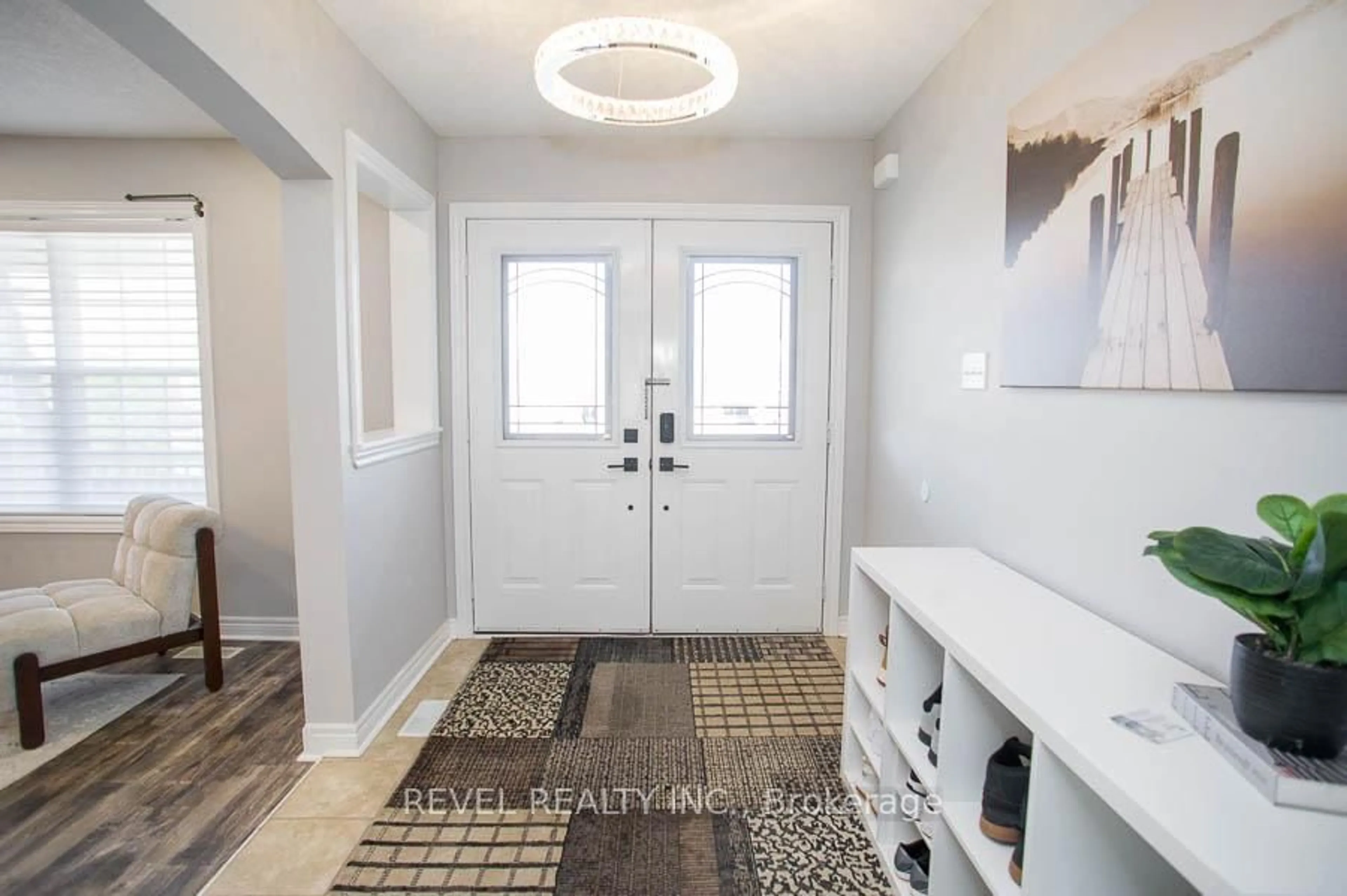 Indoor entryway for 39 Hunter Way, Brantford Ontario N3T 6S3