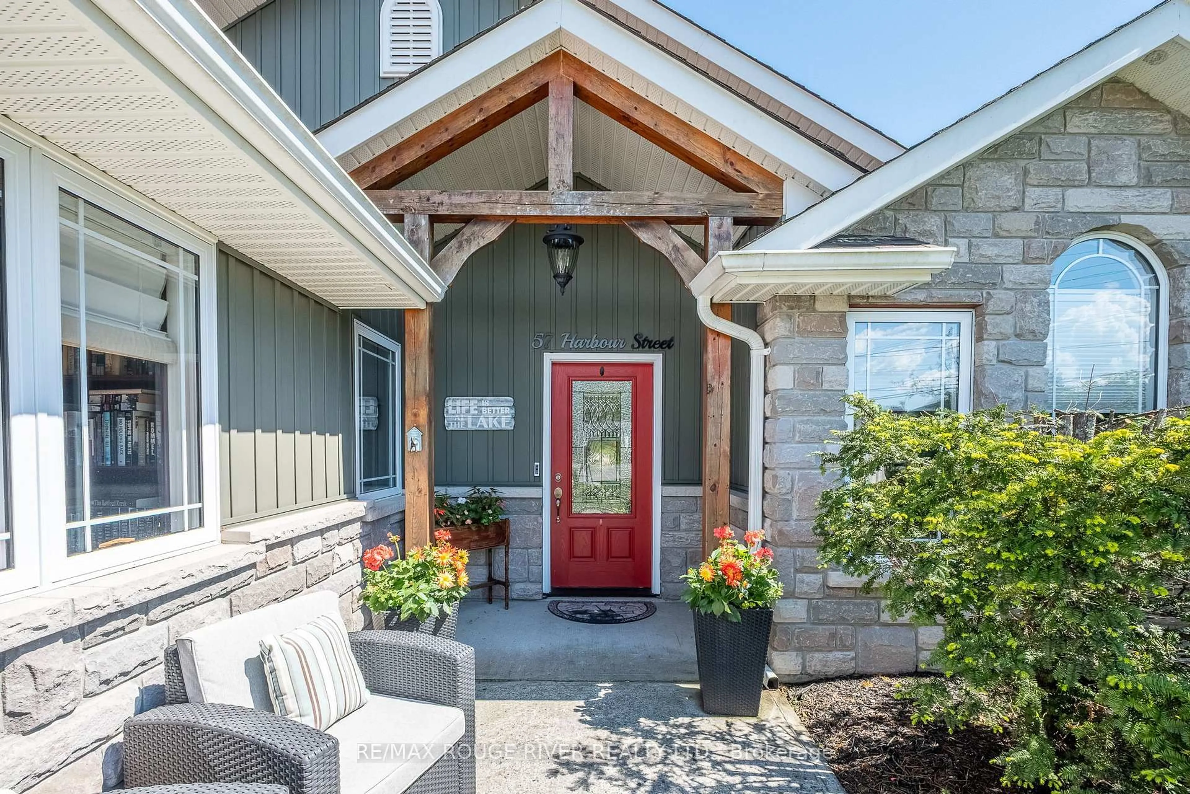 Indoor entryway for 57 Harbour St, Brighton Ontario K0K 1H0