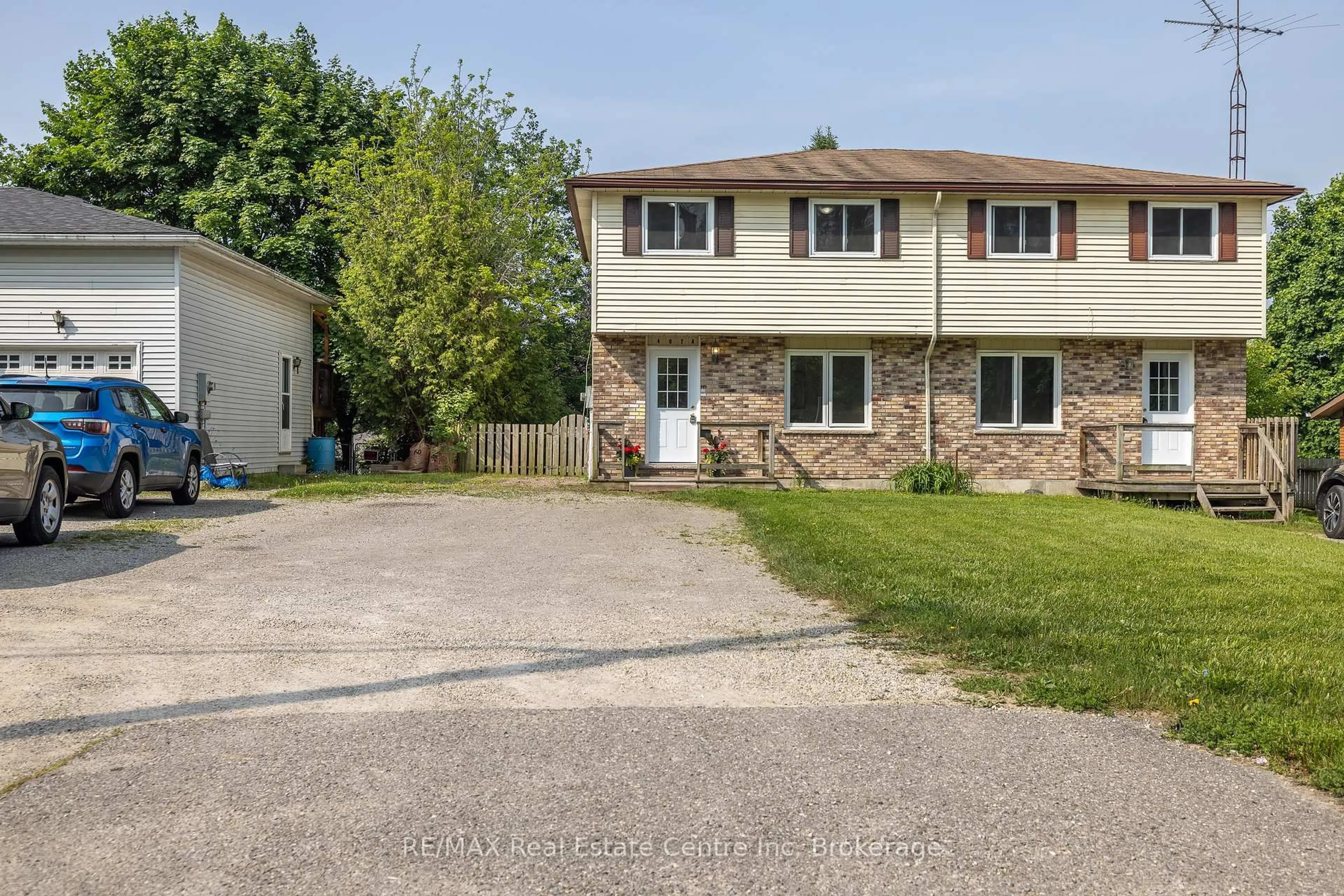 A pic from outside/outdoor area/front of a property/back of a property/a pic from drone, street for 407-A Maint St, Guelph/Eramosa Ontario N0B 2K0