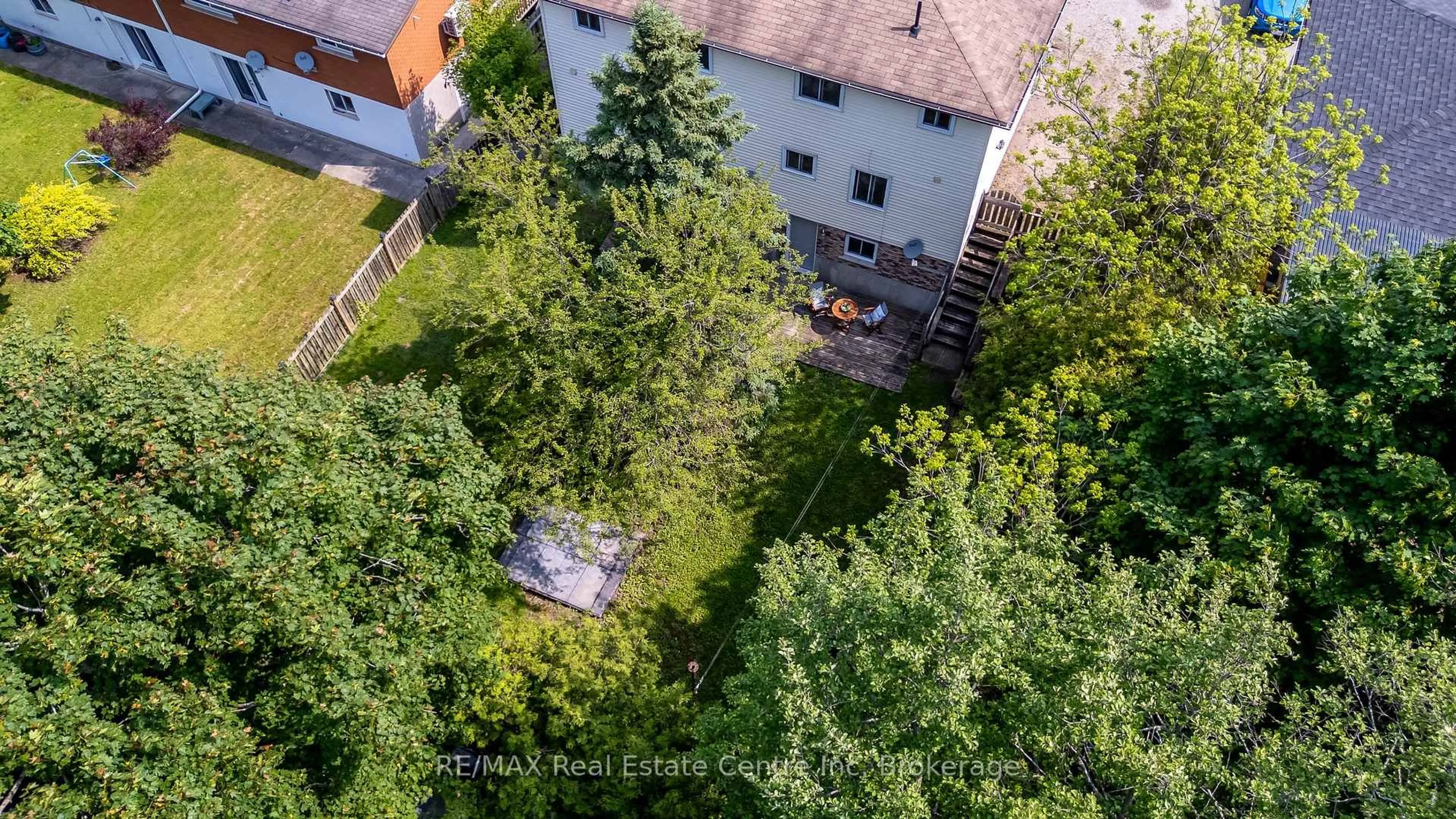 A pic from outside/outdoor area/front of a property/back of a property/a pic from drone, unknown for 407-A Main St, Guelph/Eramosa Ontario N0B 2K0