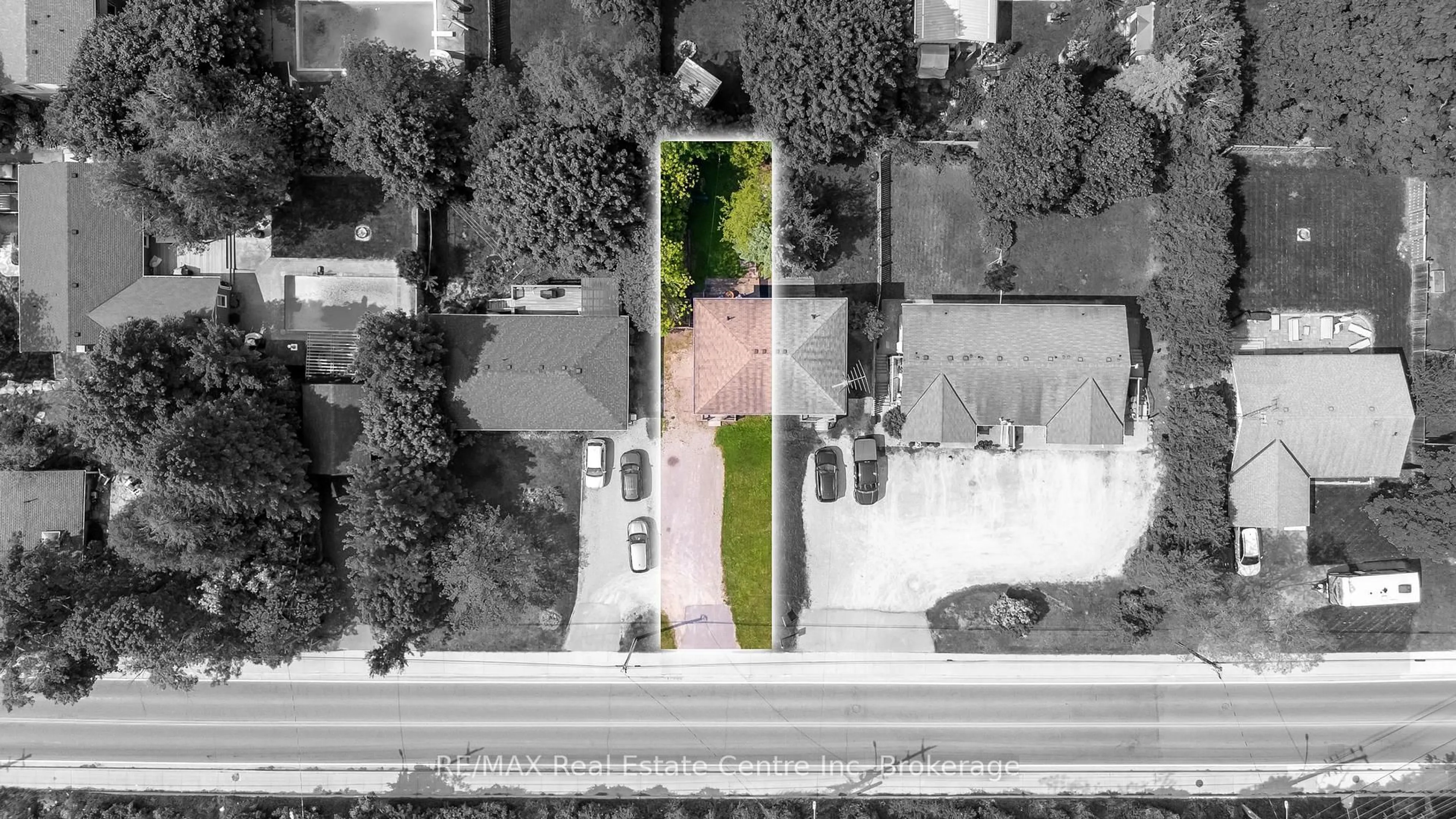 A pic from outside/outdoor area/front of a property/back of a property/a pic from drone, street for 407-A Main St, Guelph/Eramosa Ontario N0B 2K0