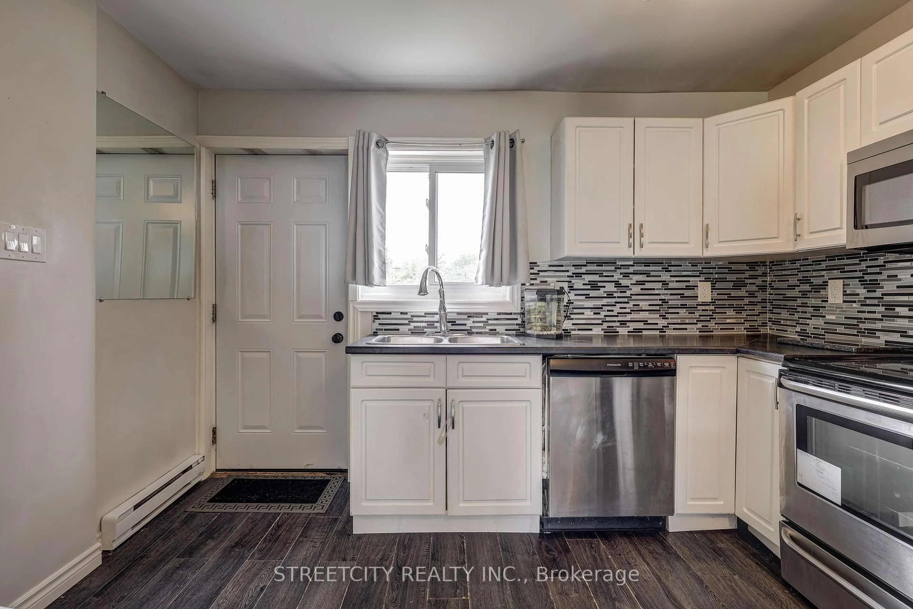 Standard kitchen, unknown for 1090 Kipps Lane #157, London East Ontario N5Y 1V4