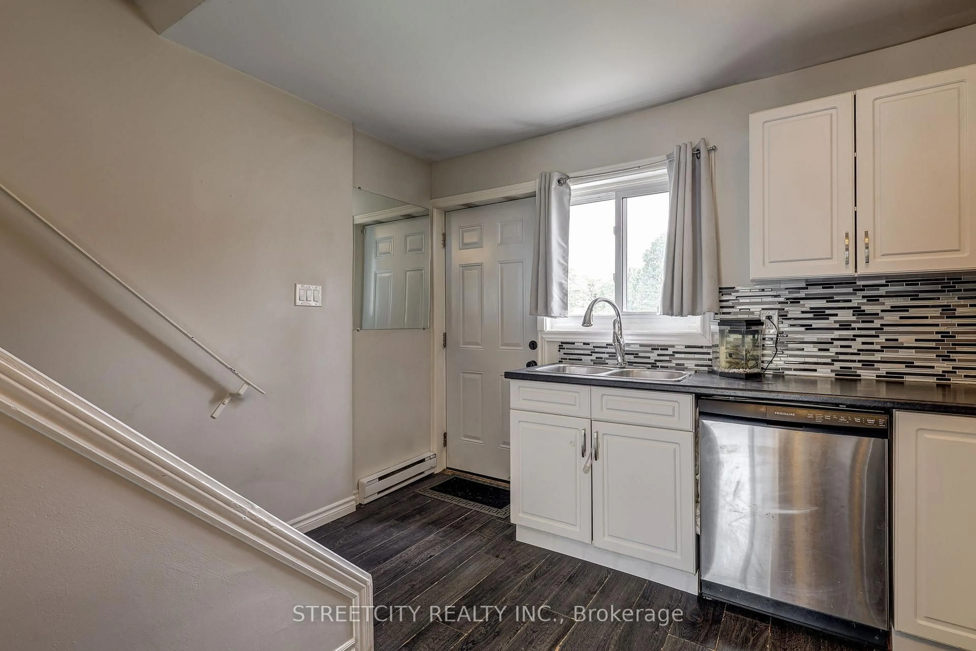 Unknown for 1090 Kipps Lane #157, London East Ontario N5Y 1V4