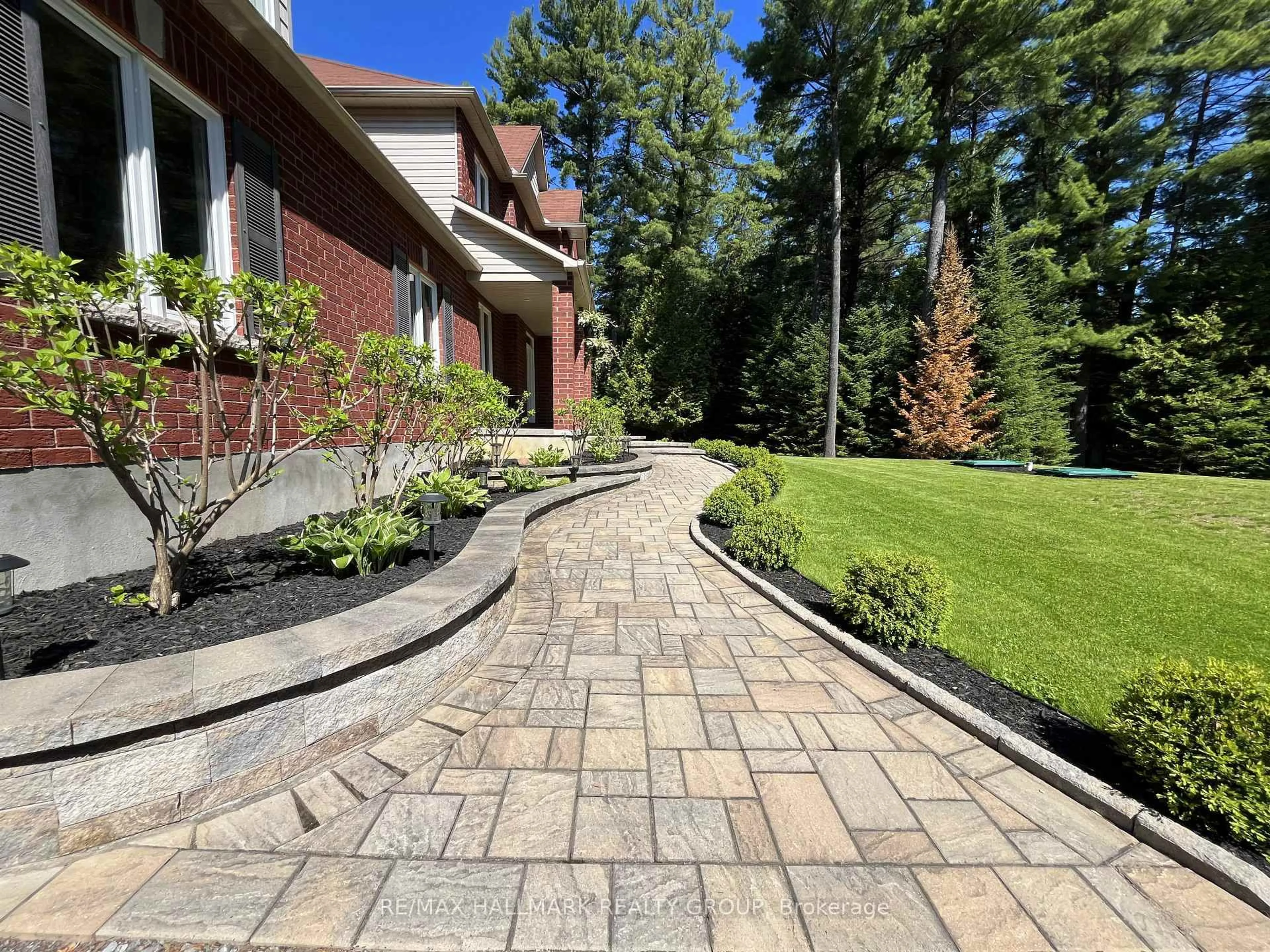 Patio, street for 671 Spruce Ridge Rd, Carp Ontario K0A 1L0
