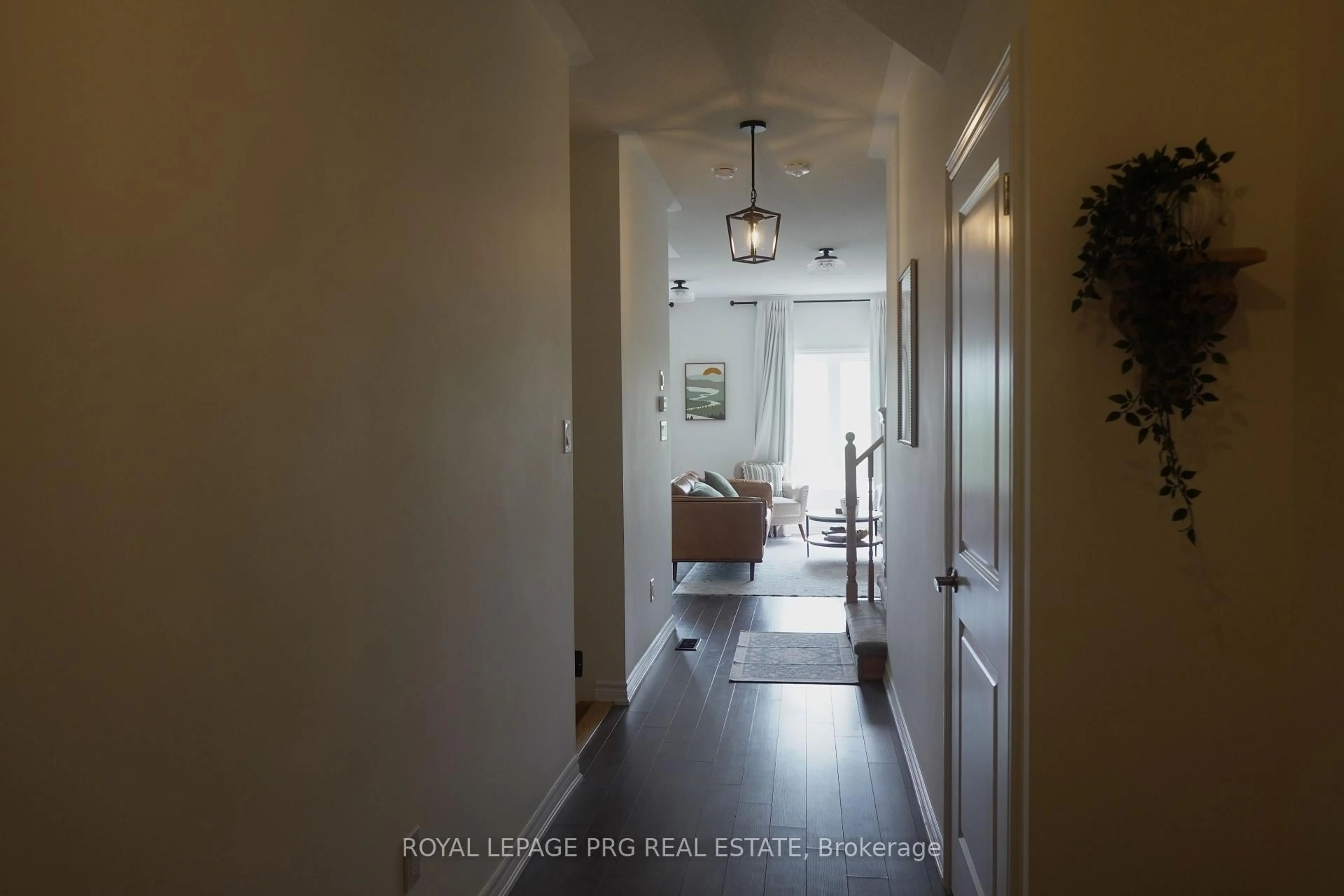 Indoor entryway for 112 Winters Way, Shelburne Ontario L9V 2X7