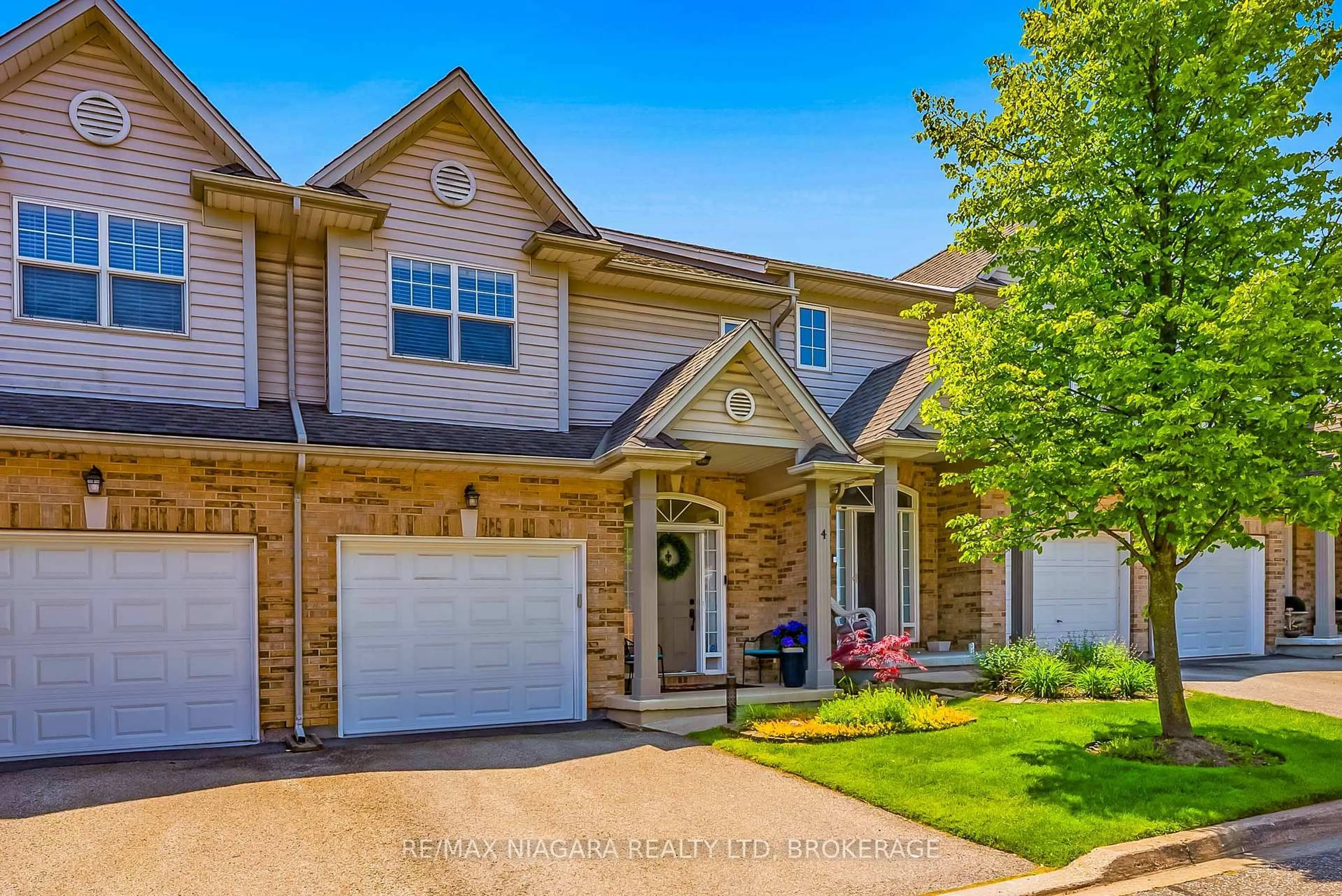 Home with brick exterior material, street for 5200 Dorchester Rd #4, Niagara Falls Ontario L2E 7M6
