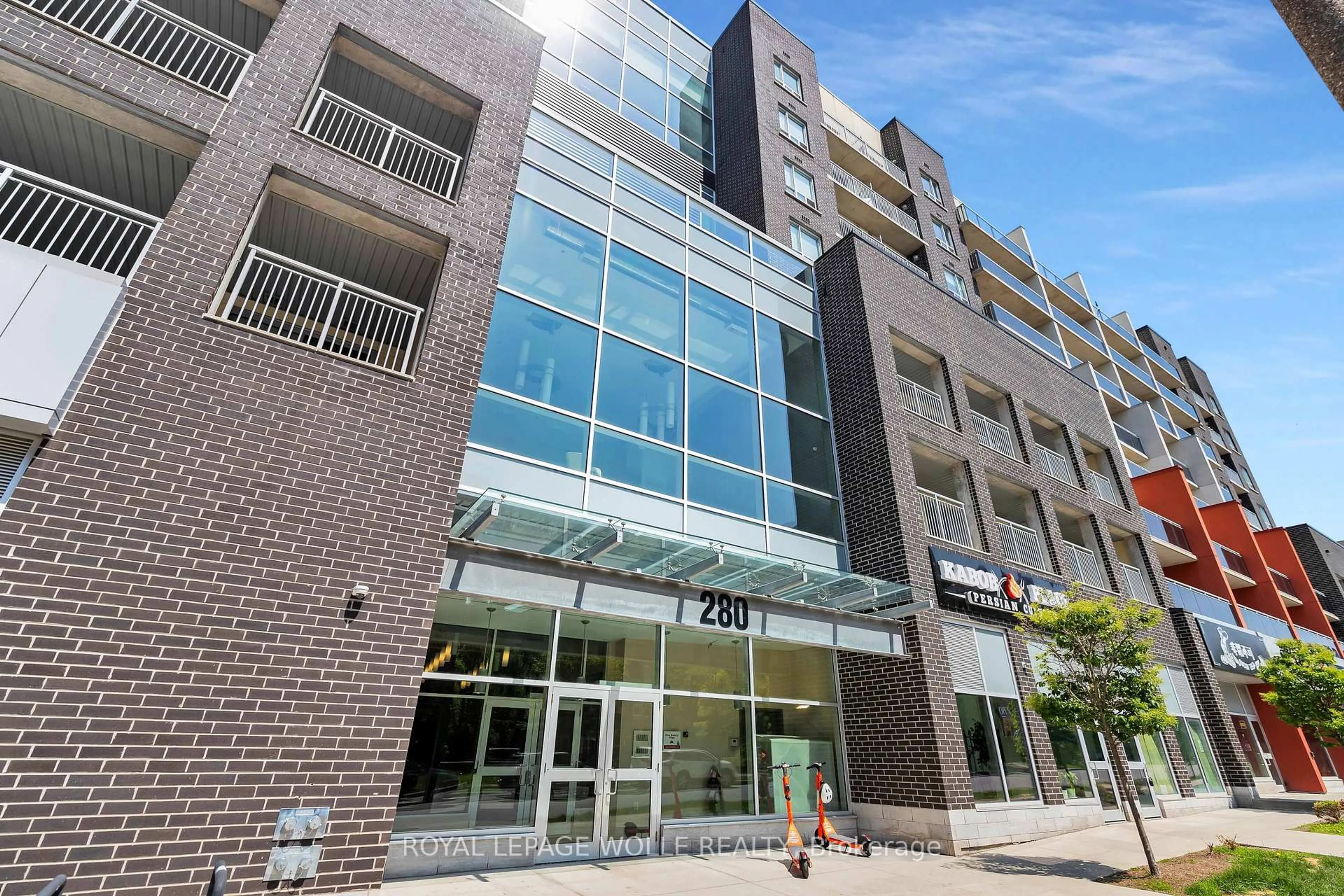 Indoor foyer for 280 Lester St #404, Waterloo Ontario N2L 0G2